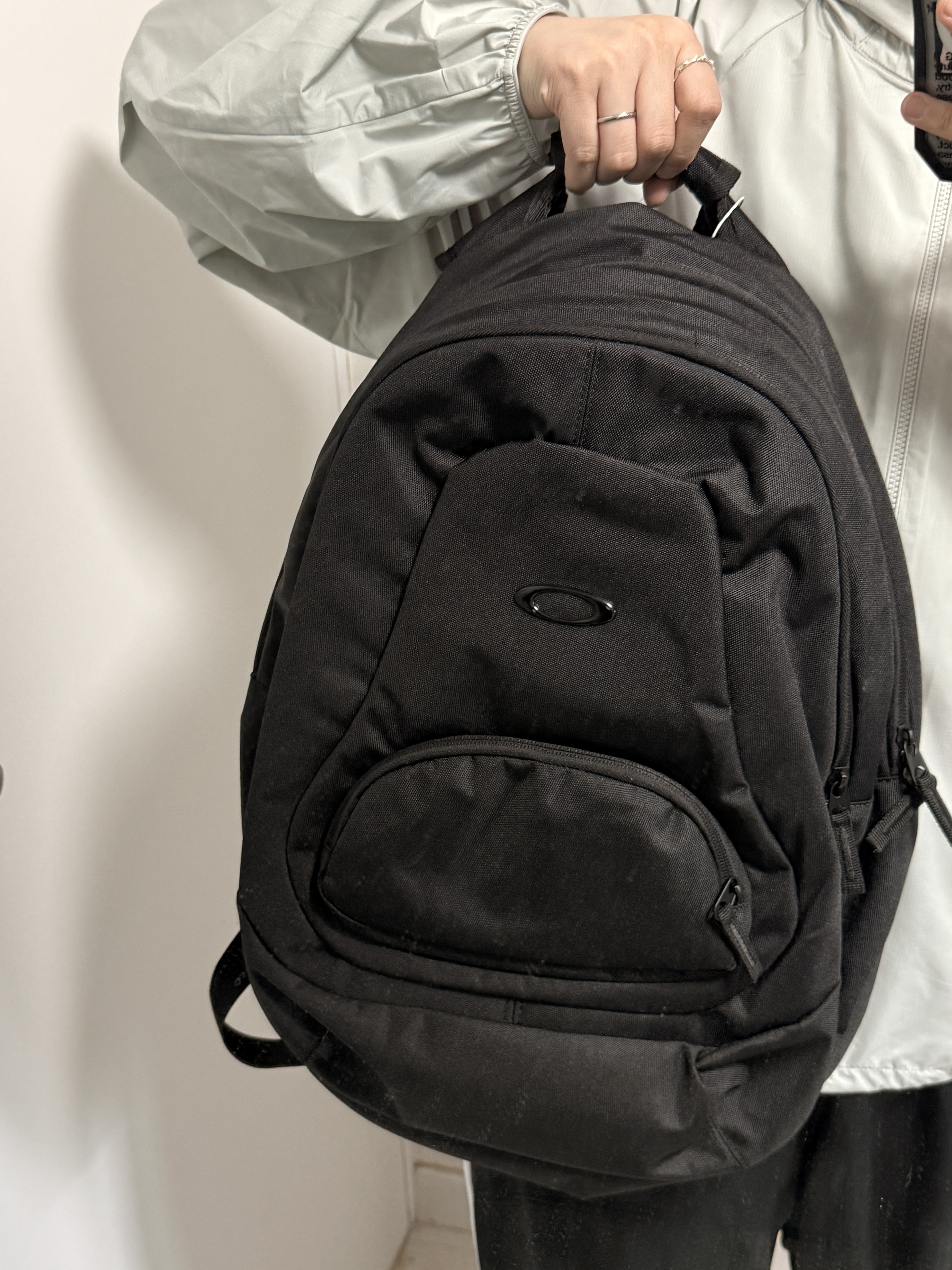 Oakley Primer Rc Laptop Bag Blackout 착용 스타일 - 4