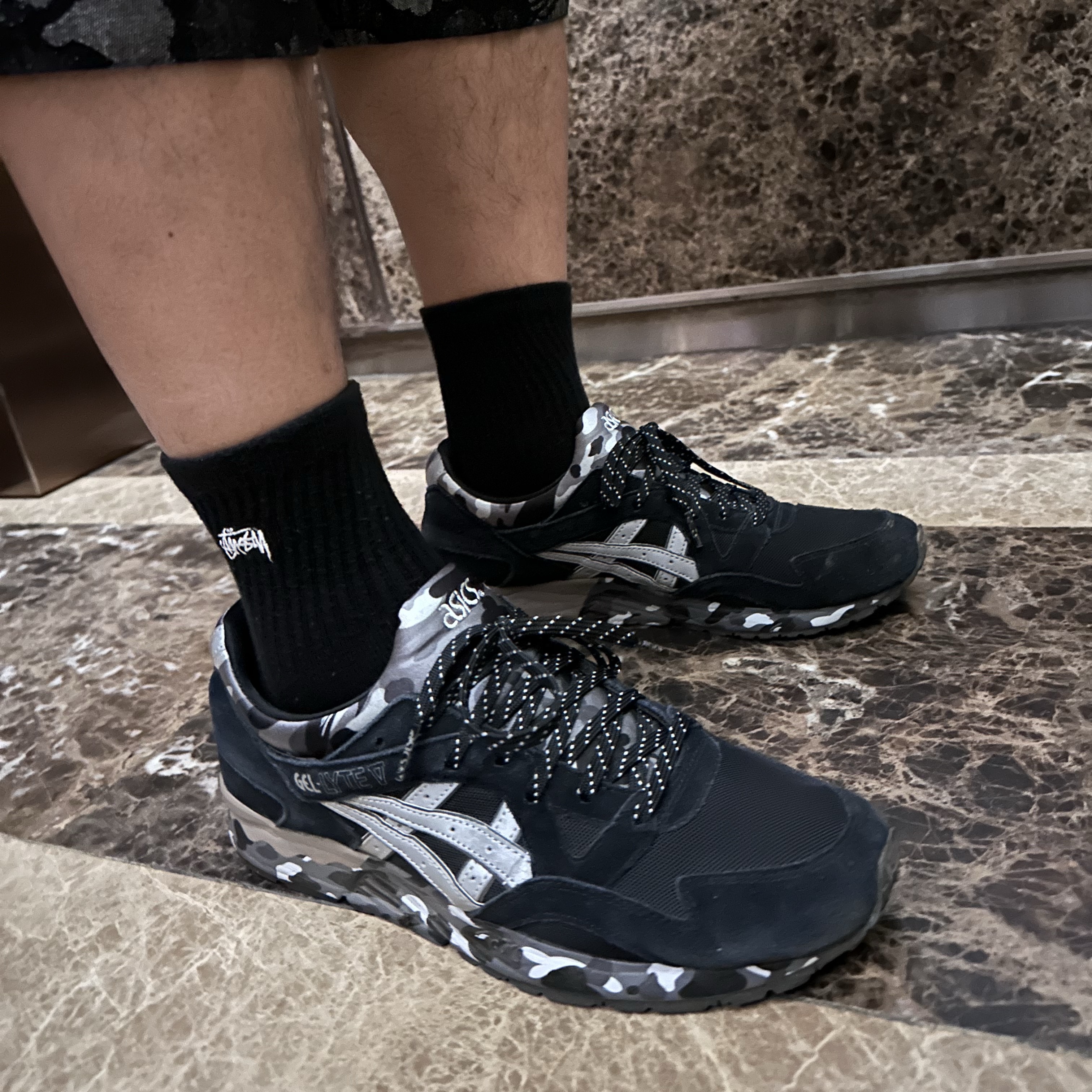 Adidas x BAPE Shark Denim Shorts Black - US Sizing, Stussy Stock Low Pro Cap Black 착용 스타일 - 2