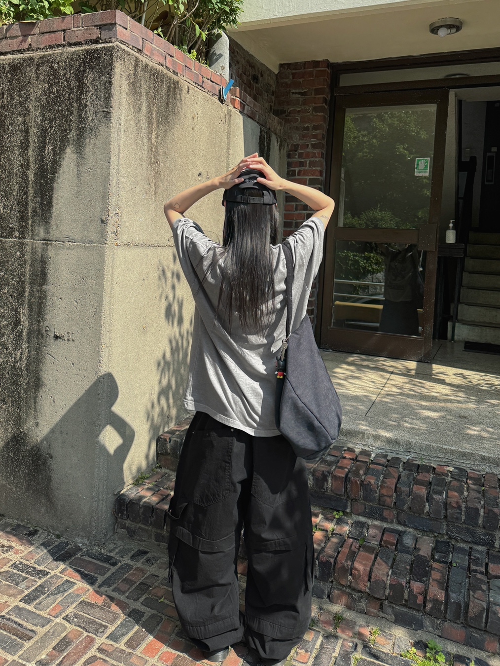 Dr. Martens Reeder Wyoming Leather Utility Shoes Black, Arc'teryx Gore 5 Panel Cap Black 착용 스타일 - 4