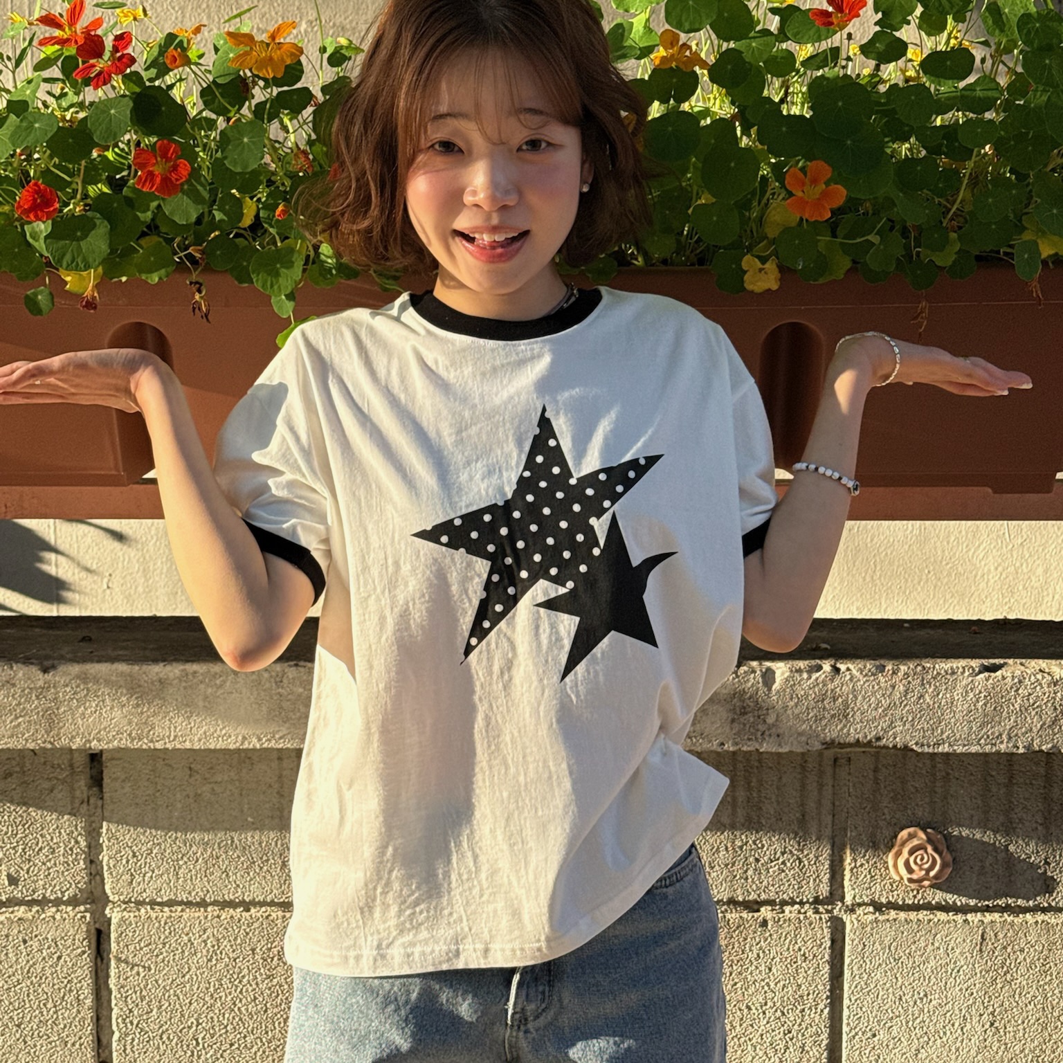 AMOU Two Star Ringer T-Shirts White, AMOU Two Star Ringer T-Shirts Red 착용 스타일 - 2