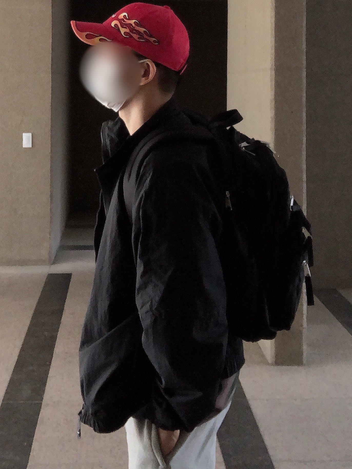 Nike Club Structured OG Flame Cap University Red 착용 스타일 - 3