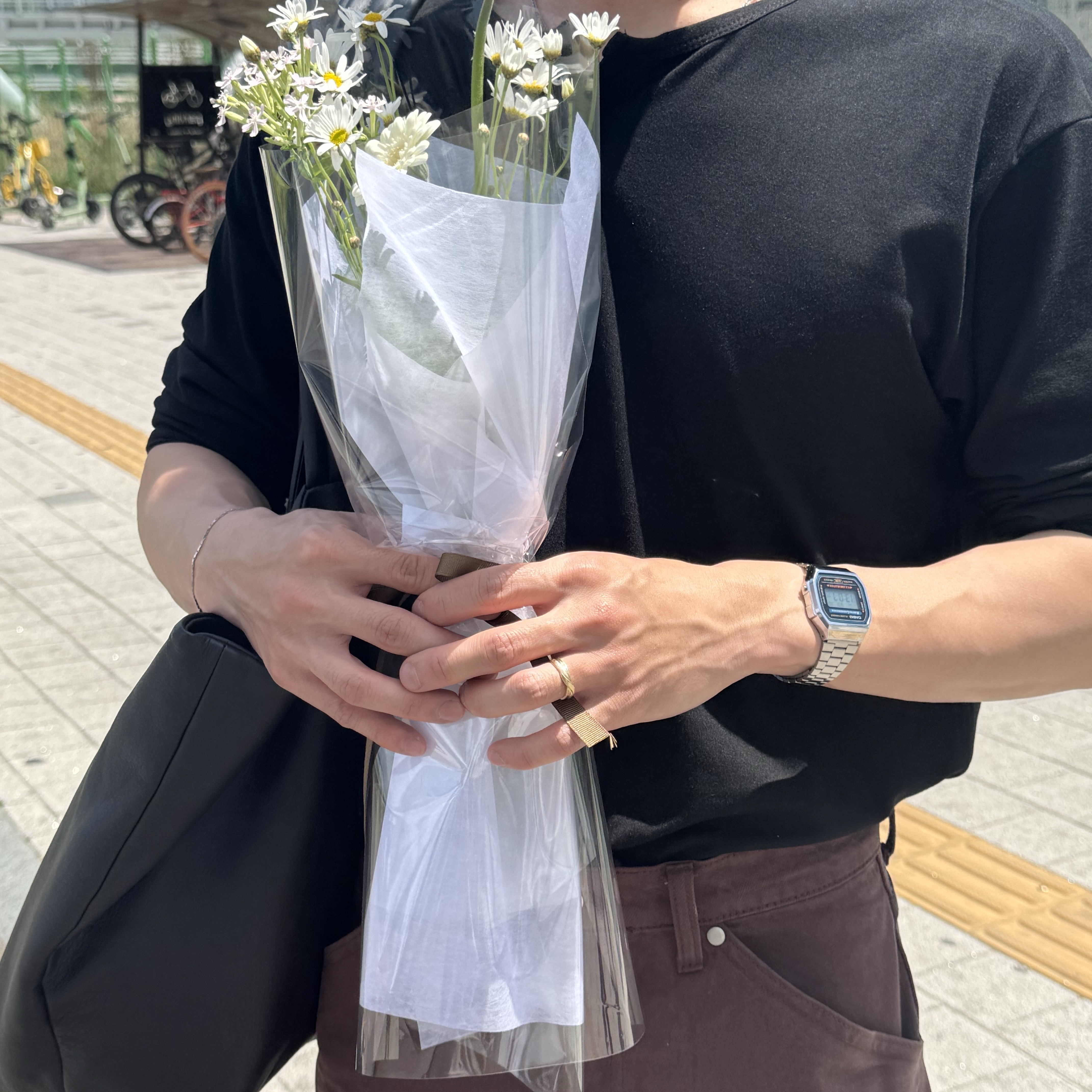 Suade Contour Pocket Denim Brown, N ARCHIVE Fine Wool Mixed Whisper Fit Henry Neck T-Shirt Black 착용 스타일