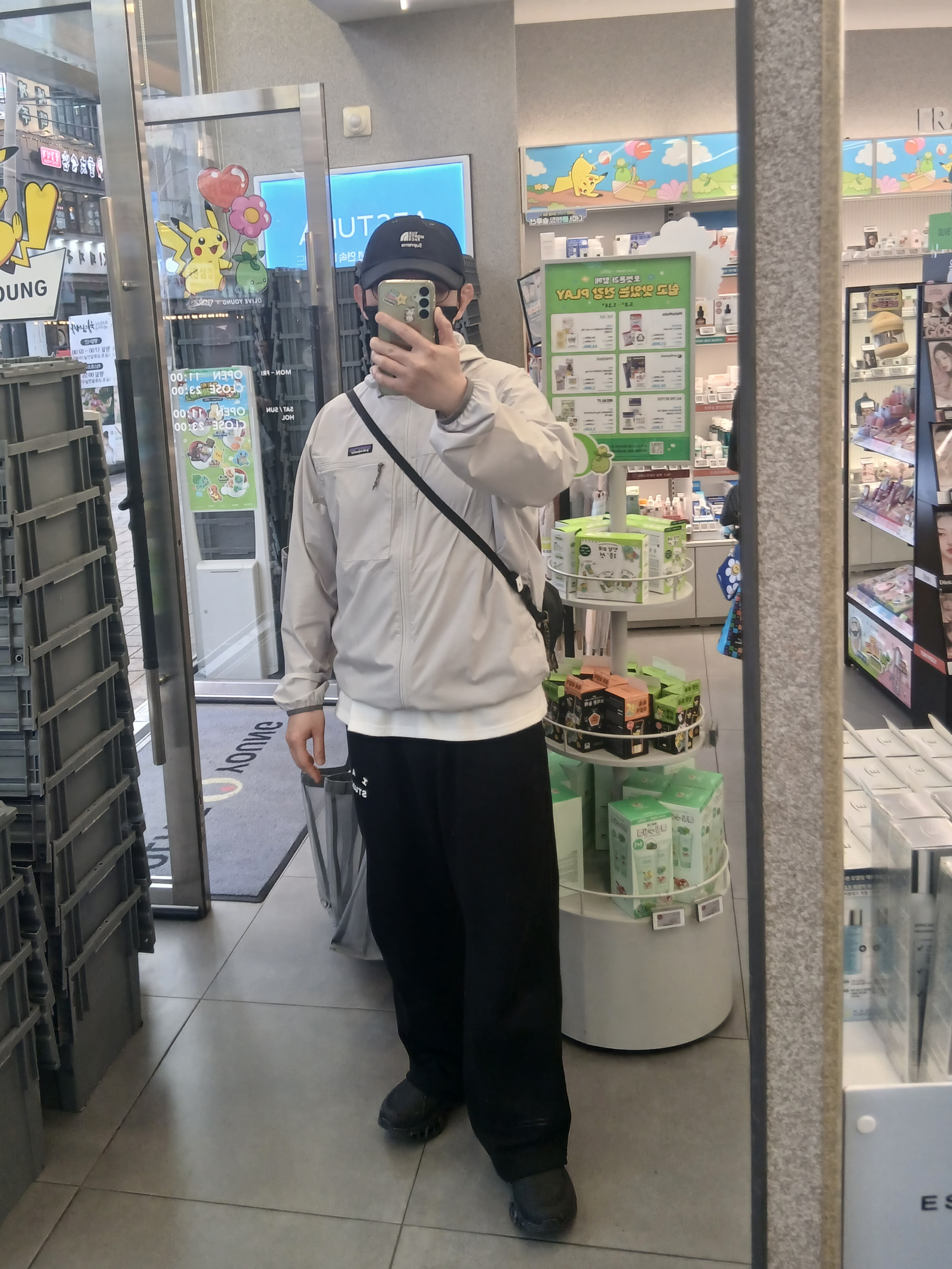 IAB Studio IAB Sweatpants Black, Supreme x The North Face Split 6-Panel Black - 24SS 착용 스타일 - 2