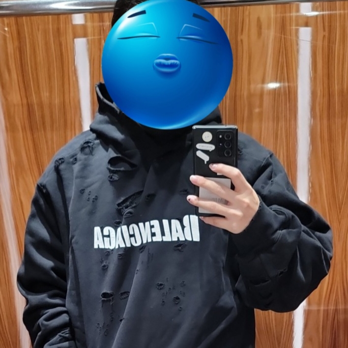 Balenciaga Destroyed Oversized Hoodie Black 착용 스타일