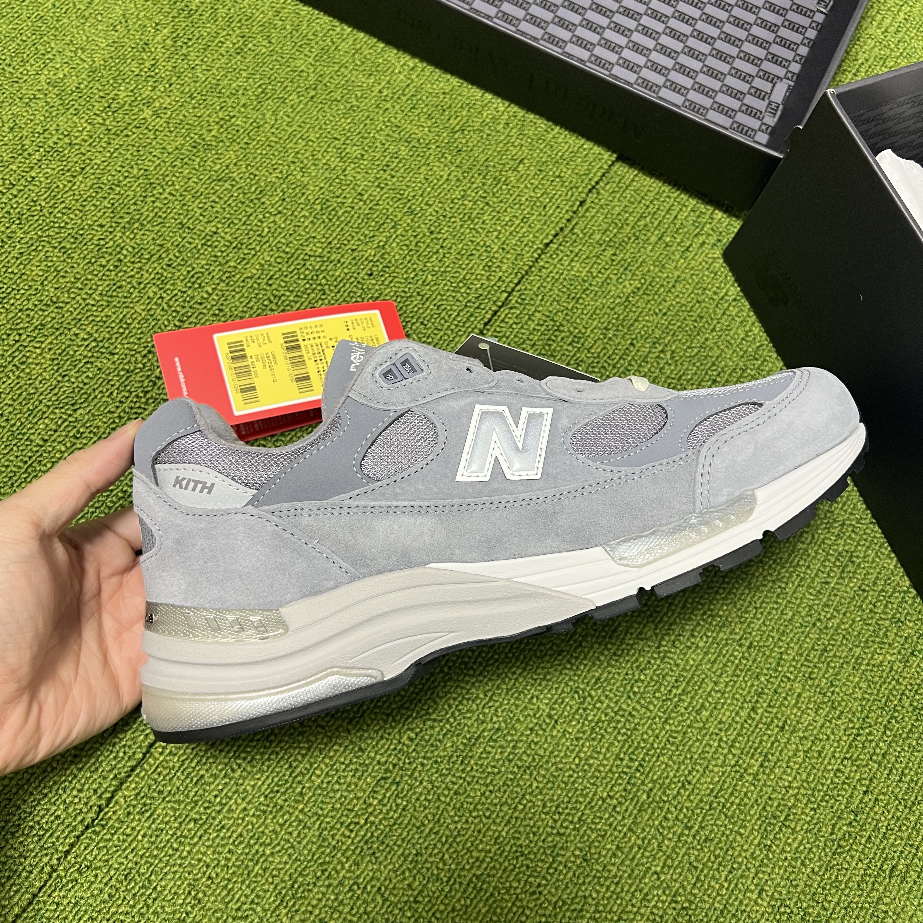 New Balance x Kith 992 Made in USA Argon 착용 스타일 - 3