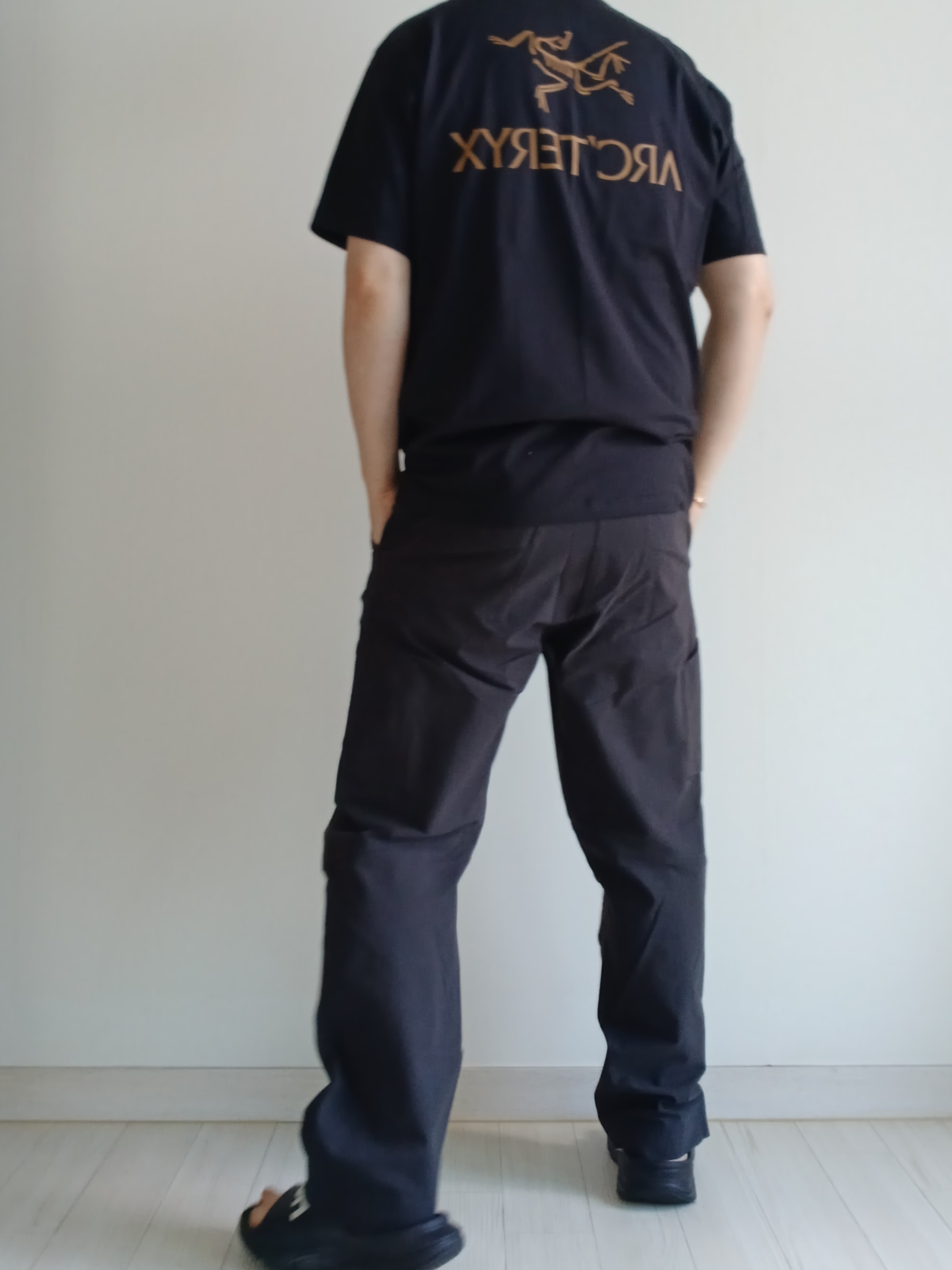 Arc'teryx Small Bird Cap Black, Arc'teryx Kragg SL Cotton Bird Word SS T-Shirt 24K Black 착용 스타일 - 6