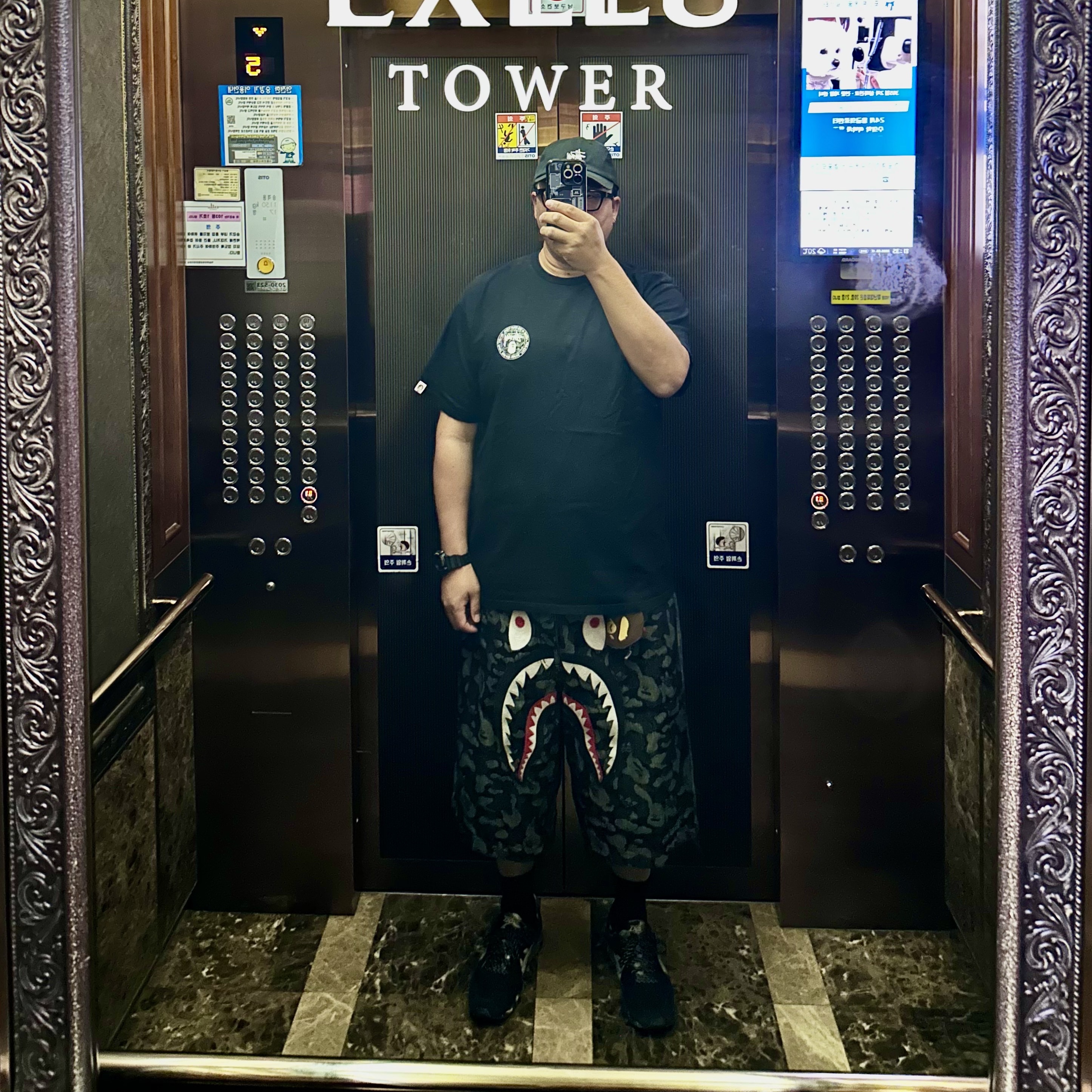 Adidas x BAPE Shark Denim Shorts Black - US Sizing, Stussy Stock Low Pro Cap Black 착용 스타일 - 1