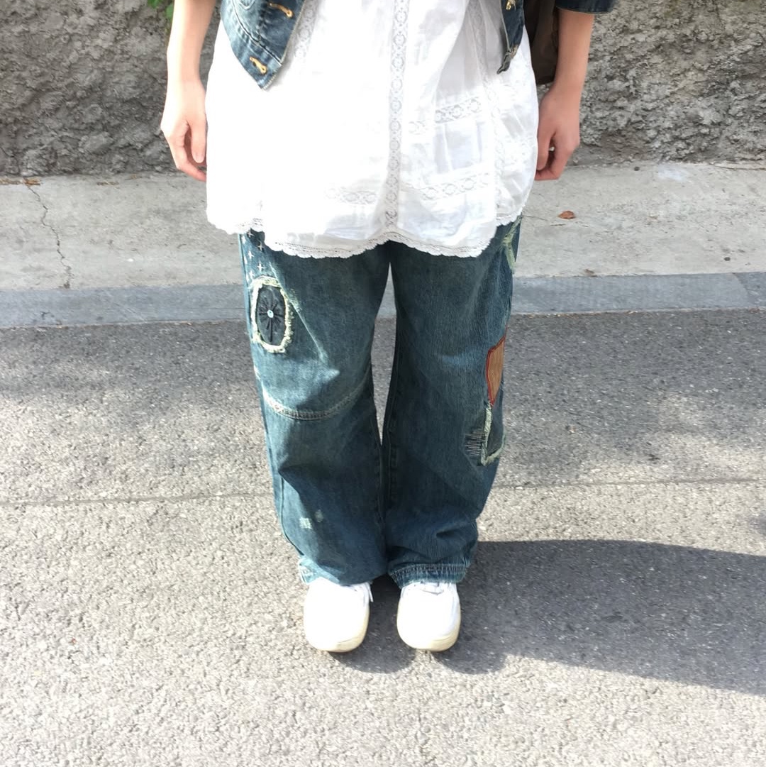 MAINBOOTH Repaired Denim Pants BLUE 착용 스타일 - 5