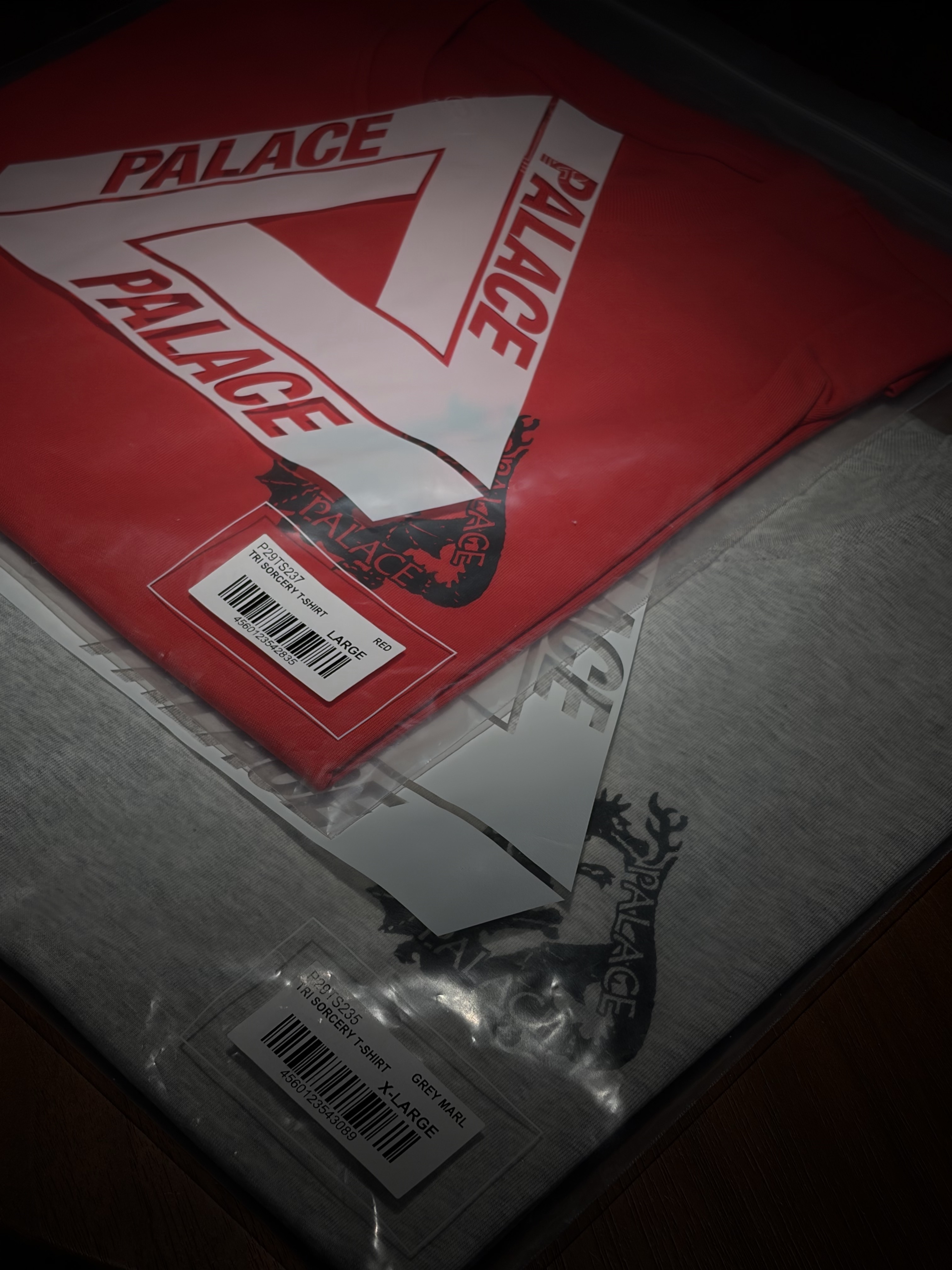 Palace Tri Sorcery T-Shirt Black - 25FW, Palace Tri Sorcery T-Shirt White - 25FW 착용 스타일 - 2