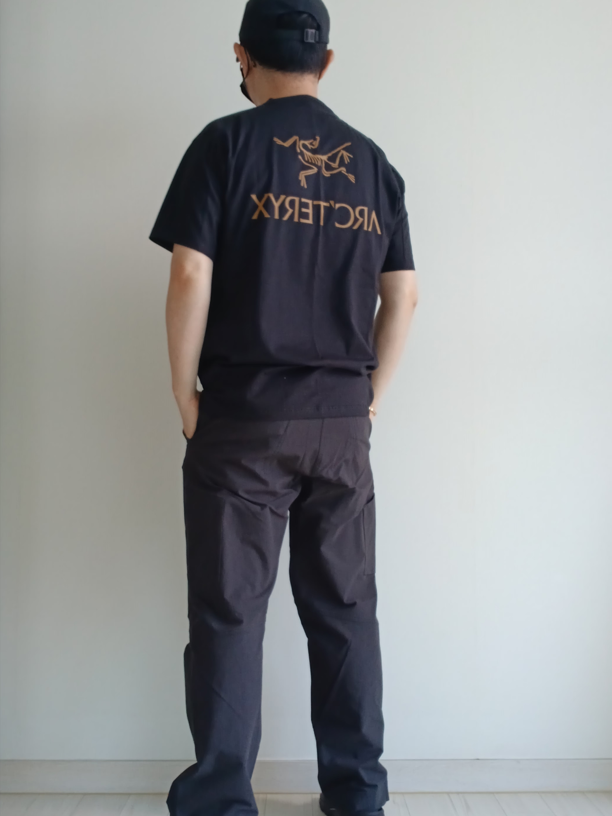 Arc'teryx Small Bird Cap Black, Arc'teryx Kragg SL Cotton Bird Word SS T-Shirt 24K Black 착용 스타일 - 2