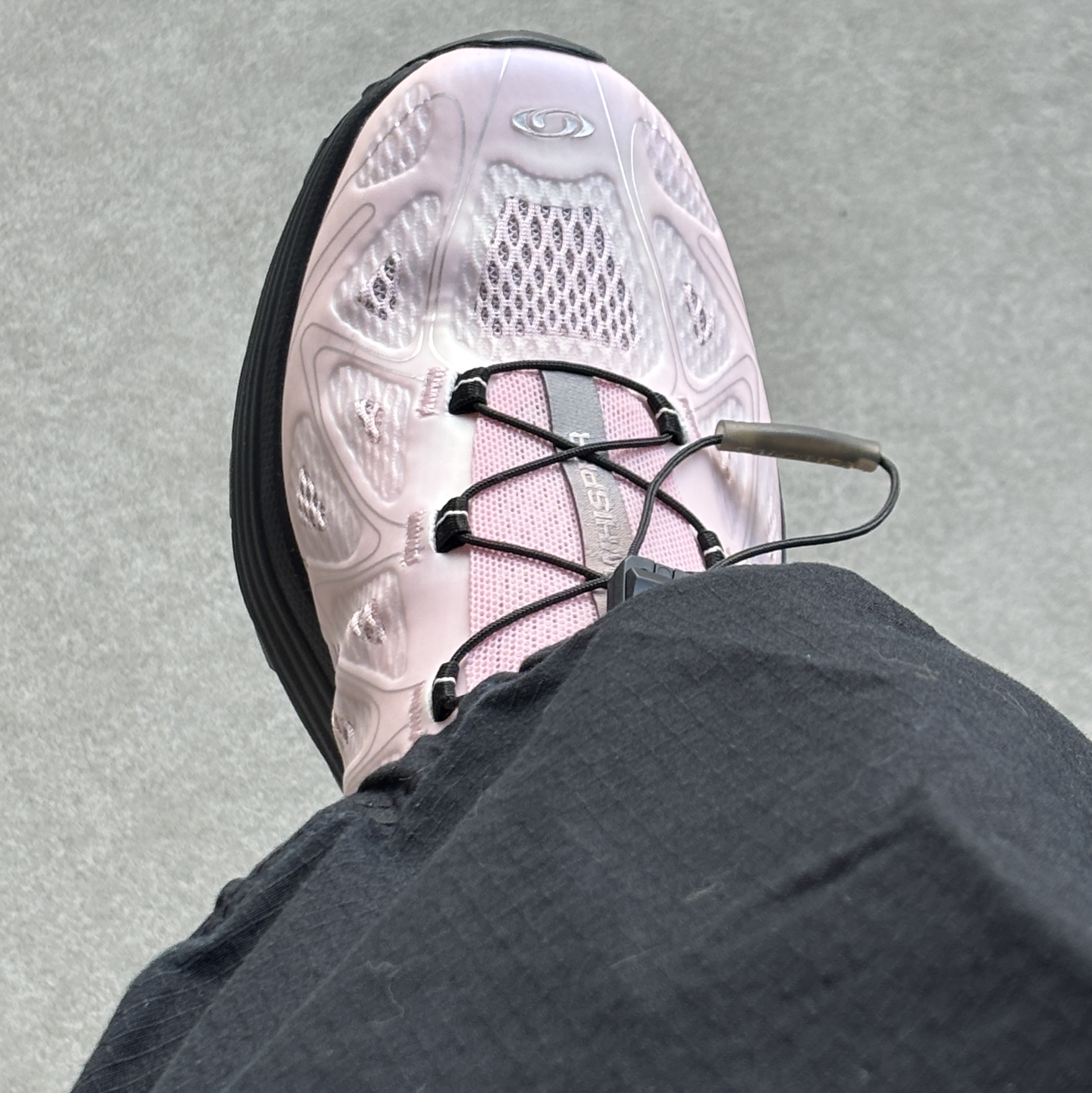 Salomon XT-Whisper Void Icy Pink Black 착용 스타일