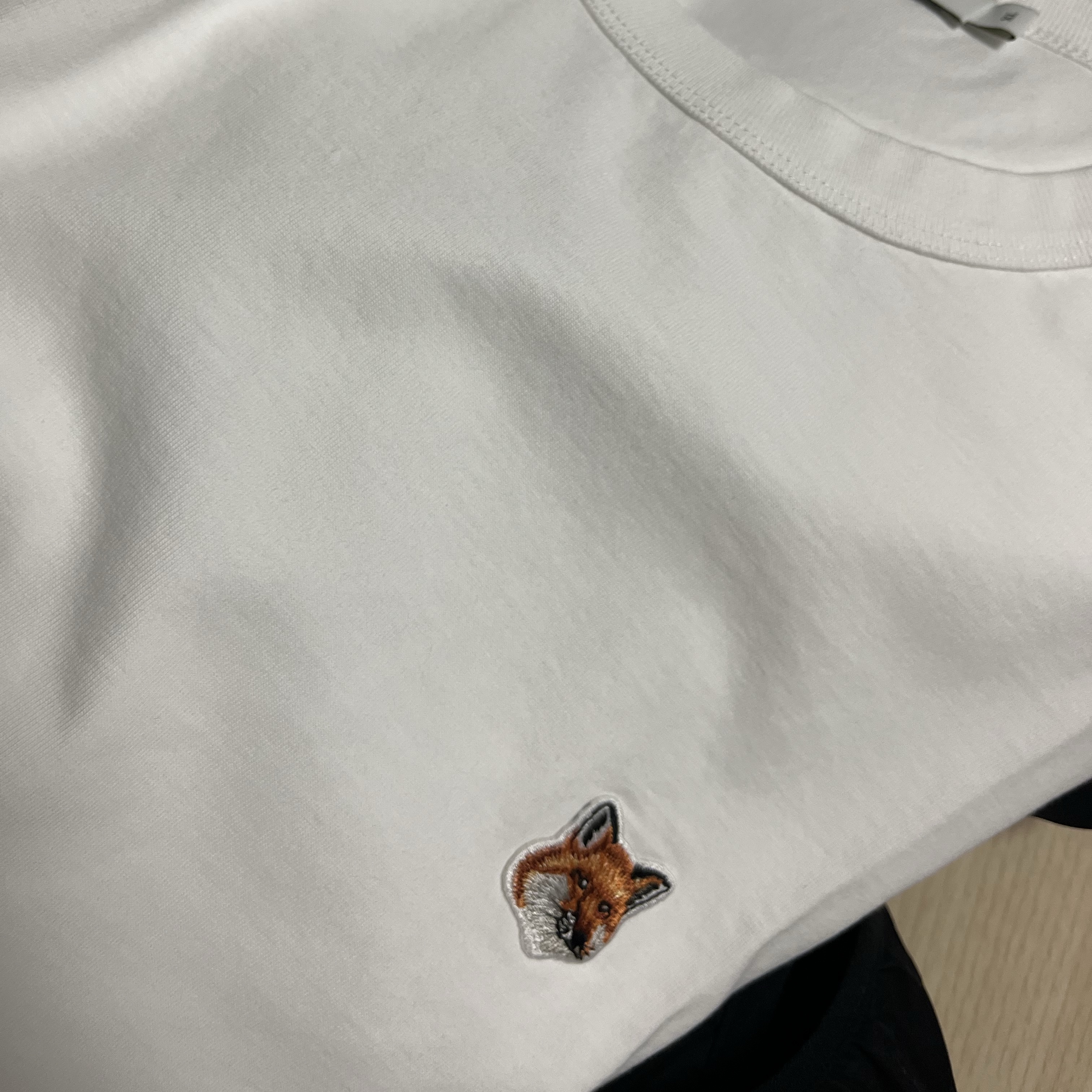 Maison Kitsune Fox Head Patch Classic T-Shirt White 착용 스타일
