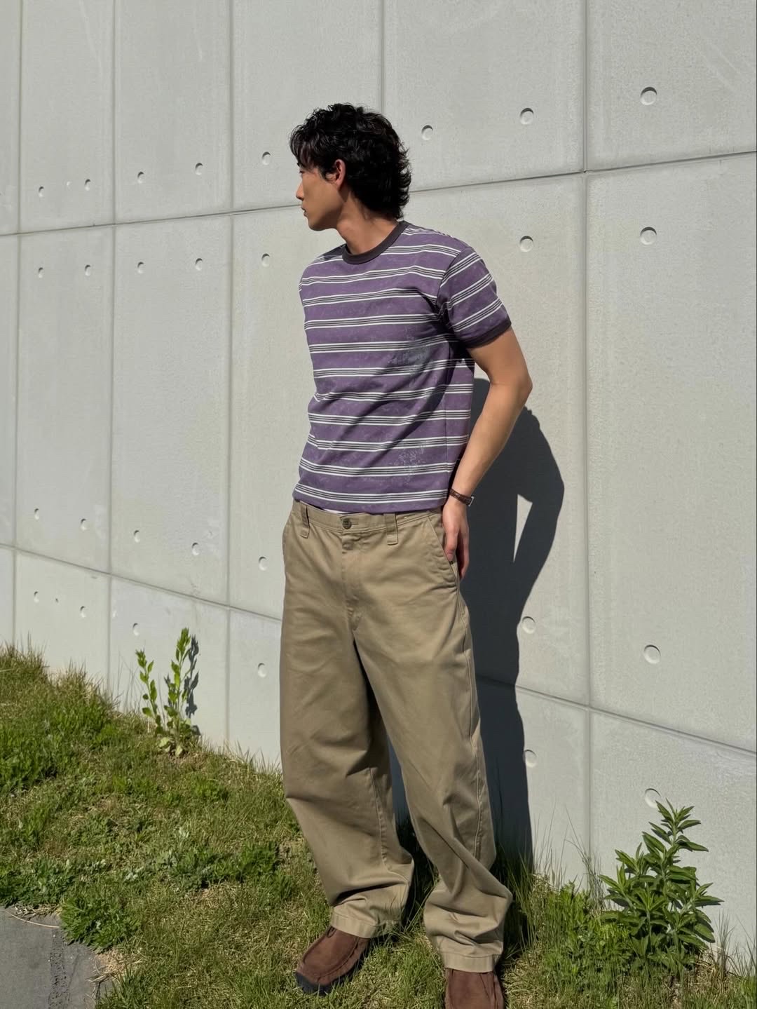 MAINBOOTH Rough Star Stripe T-shirt Purple 착용 스타일 - 2