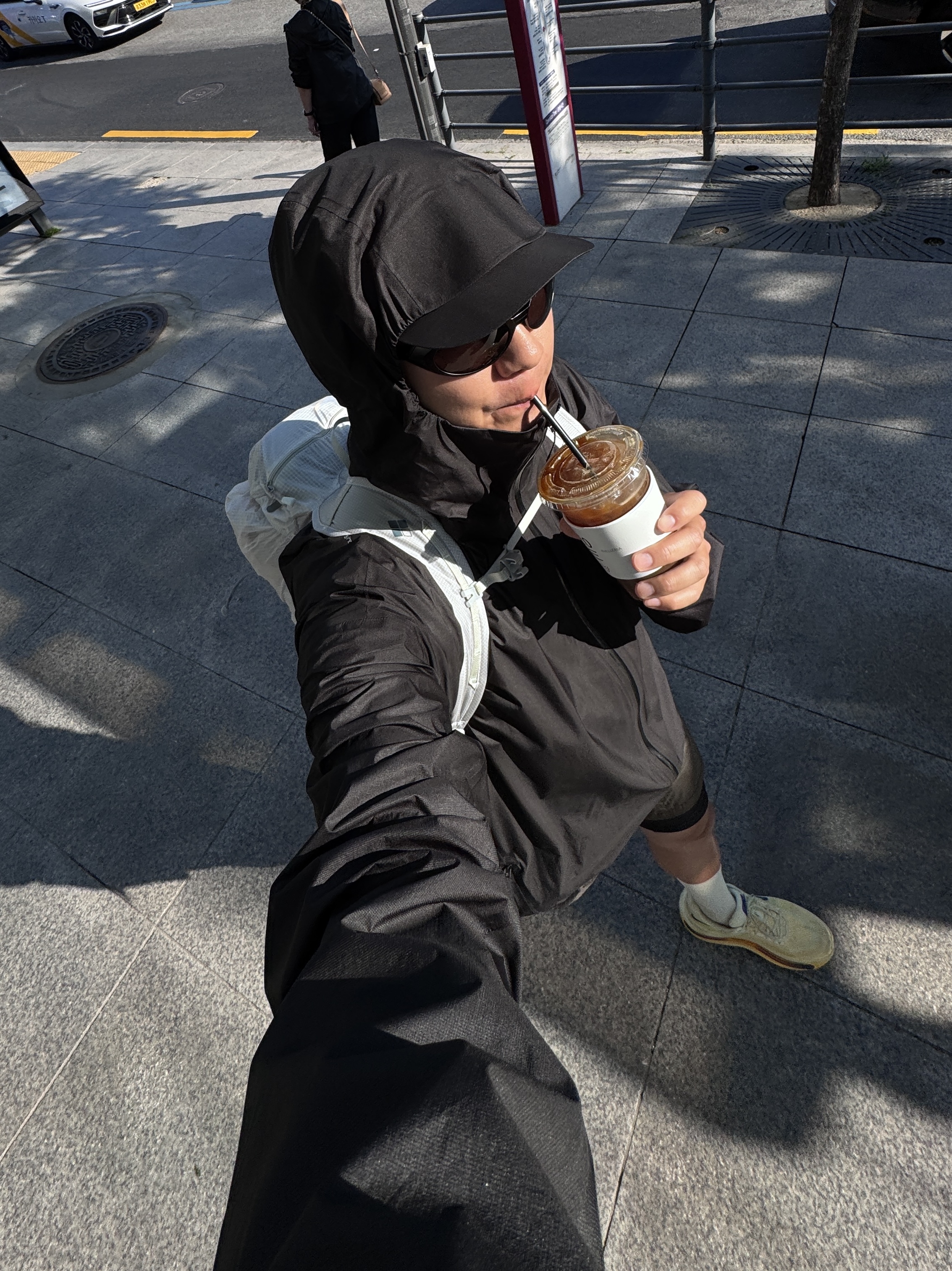 Montbell Versalite Pack 20 Backpack Ice White, Optimistic Runners Glossy Ripstop Shorts Light Grey 착용 스타일 - 9