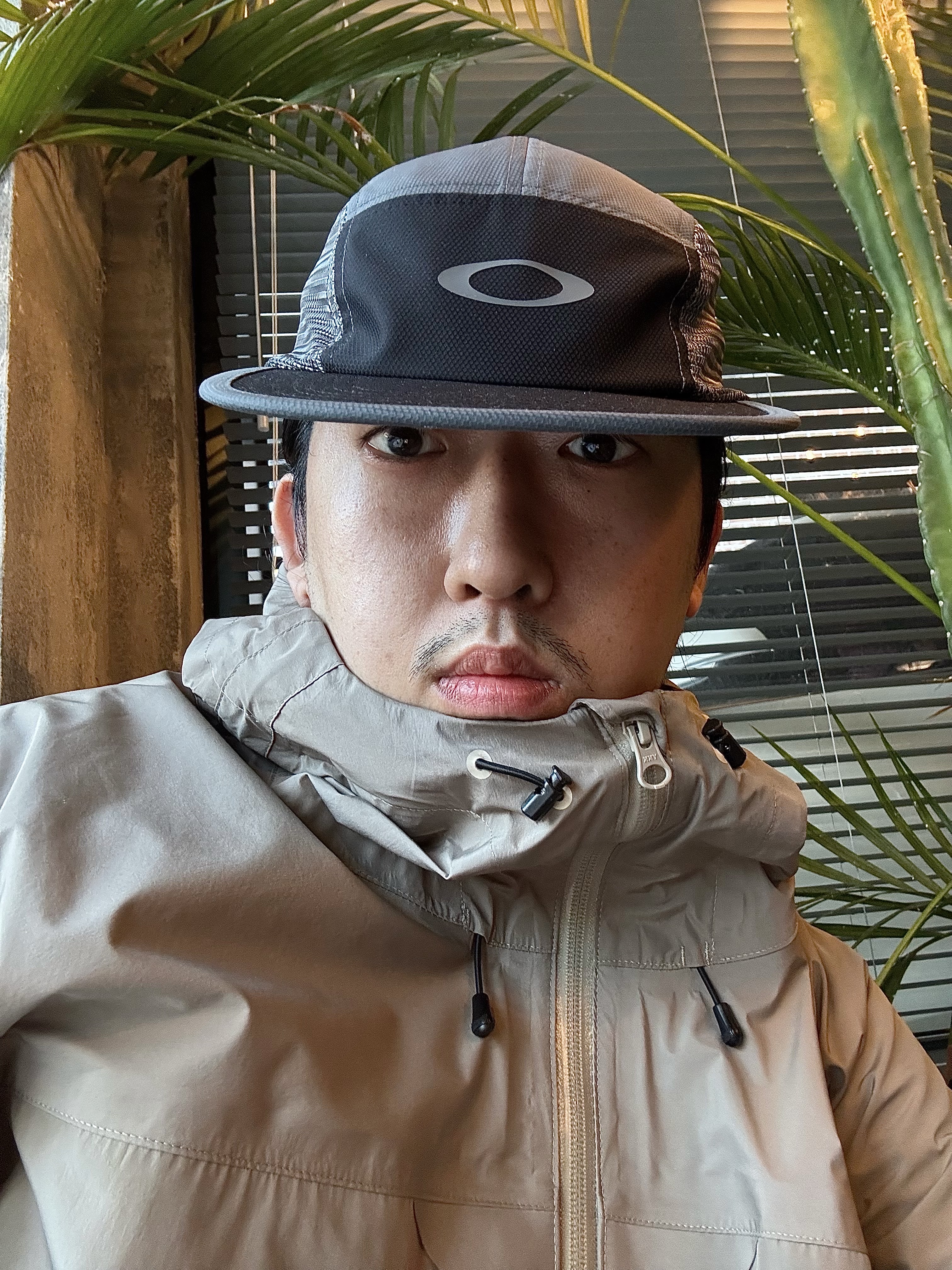 Oakley Latitude Arc Cap Blackout, Porter Calm Coin Case Black 착용 스타일 - 6