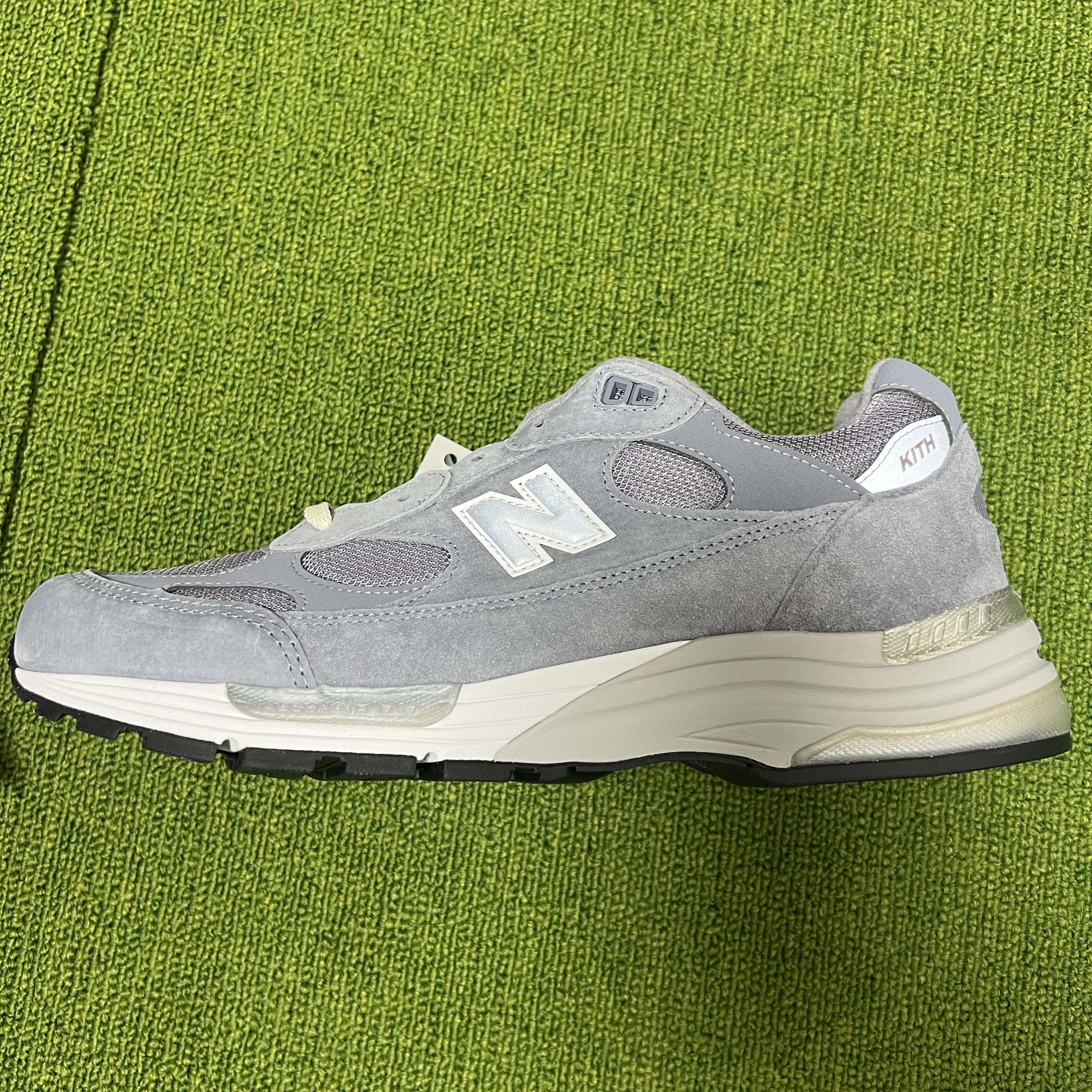 New Balance x Kith 992 Made in USA Argon 착용 스타일 - 10