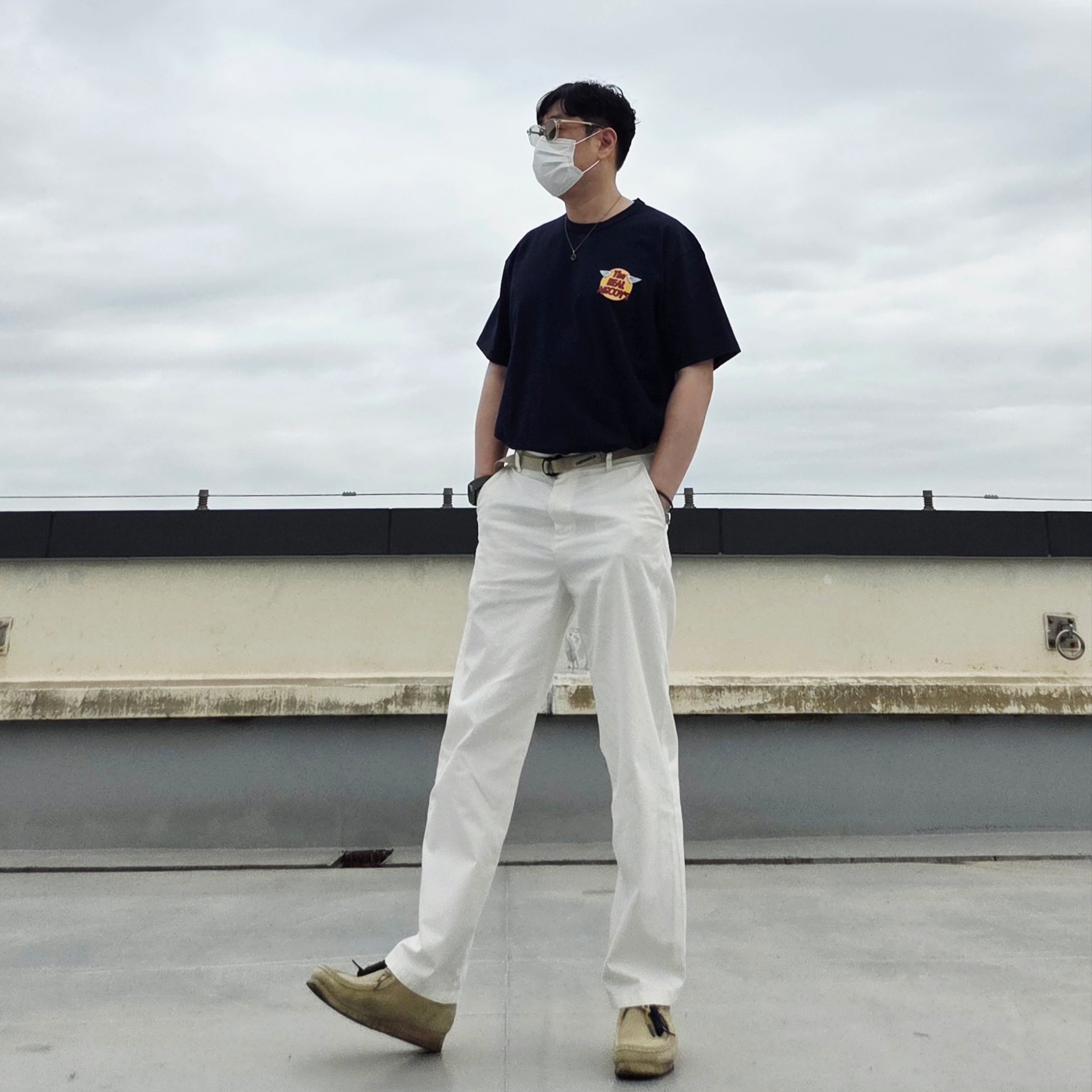 The Real McCoy's Logo Short Sleeve T-Shirt Navy, Nanamica Tech Belt Beige 착용 스타일 - 3