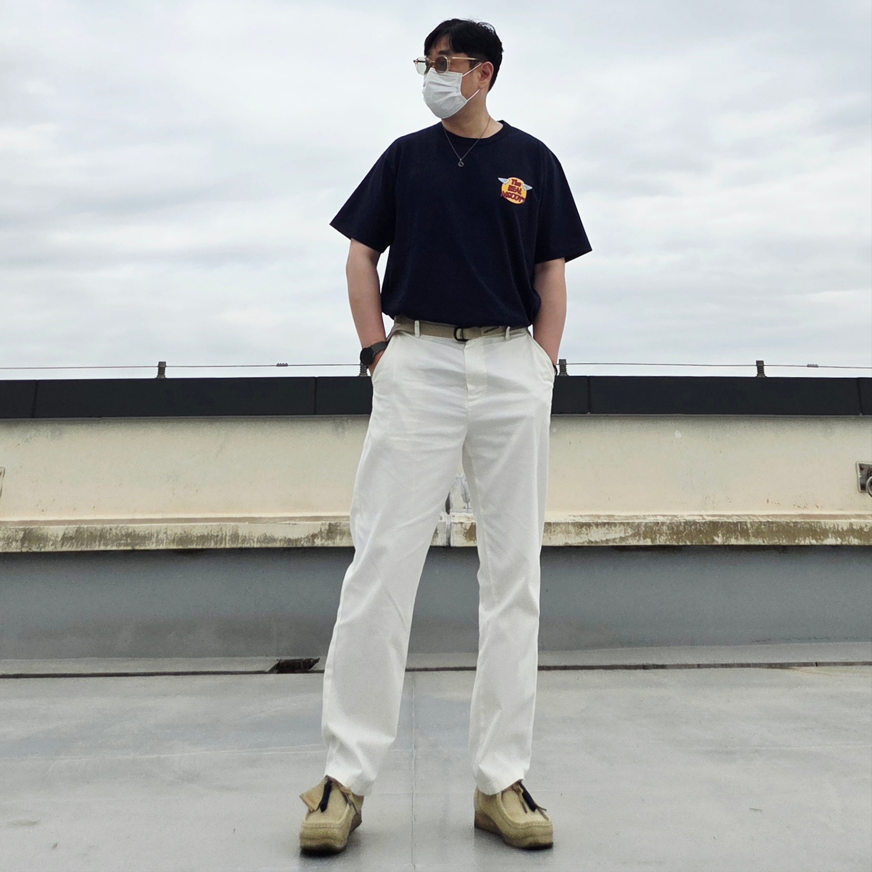The Real McCoy's Logo Short Sleeve T-Shirt Navy, Nanamica Tech Belt Beige 착용 스타일 - 2