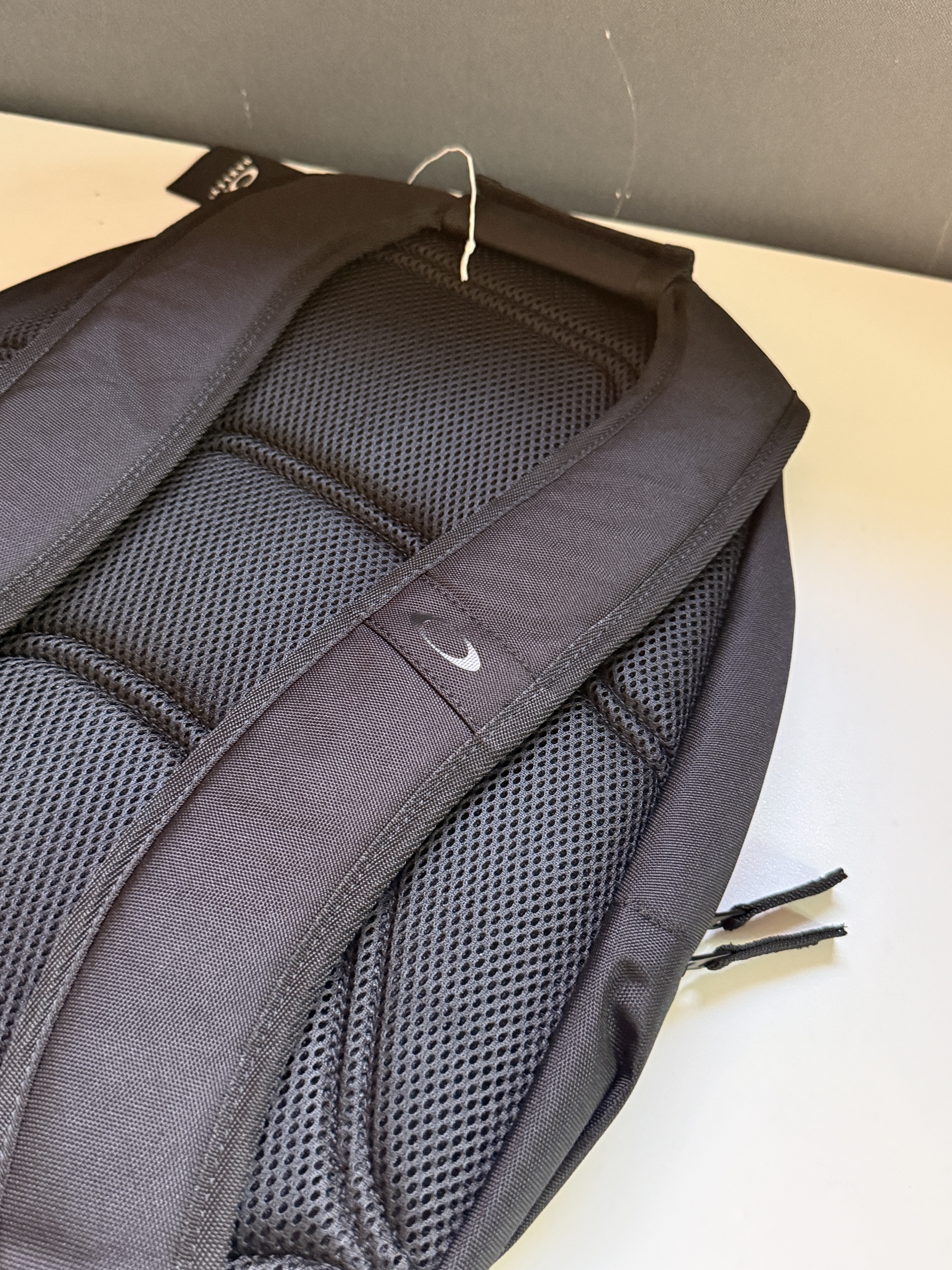 Oakley Primer Rc Laptop Bag Blackout 착용 스타일 - 2