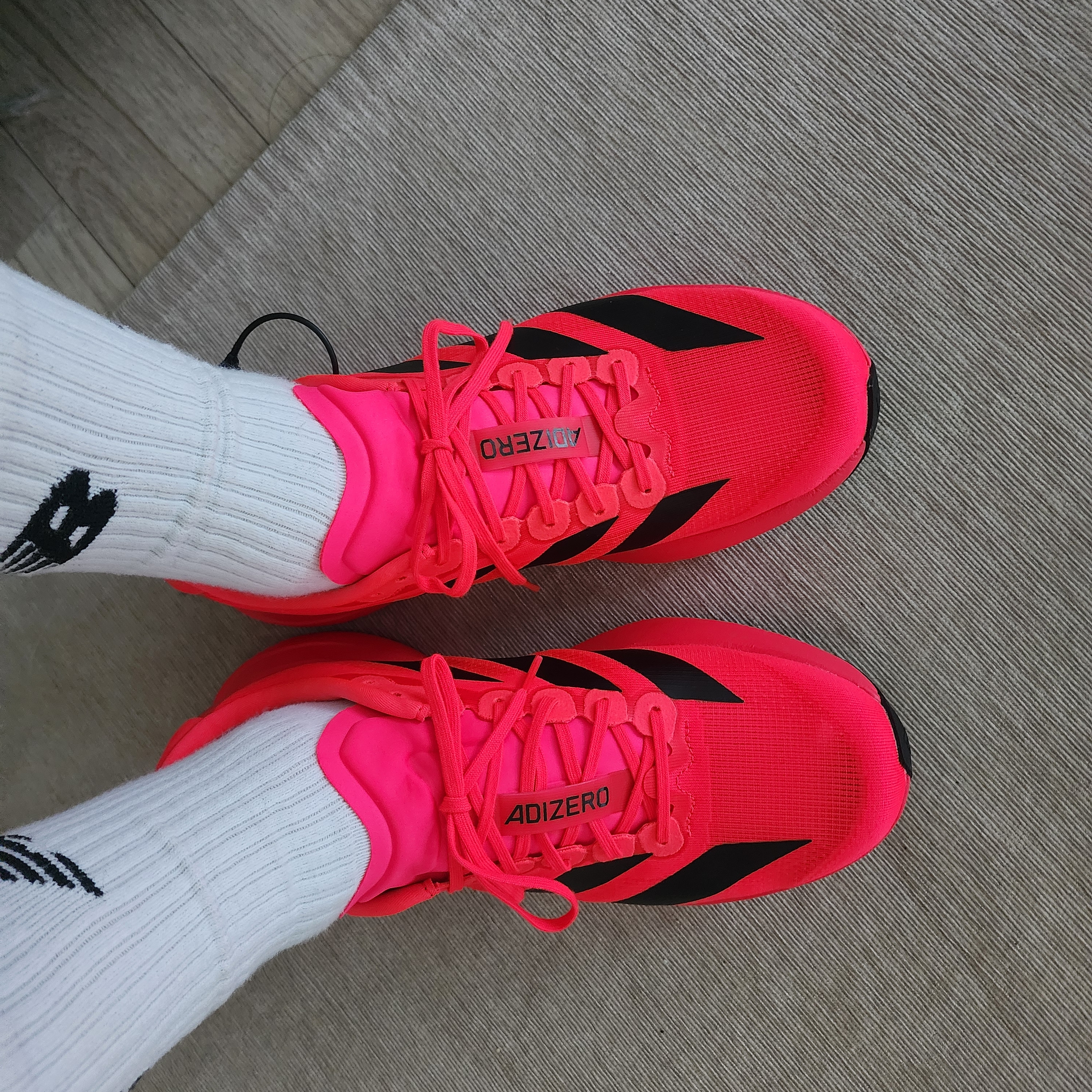 Adidas Adizero Evo SL Lucid Red Core Black 착용 스타일