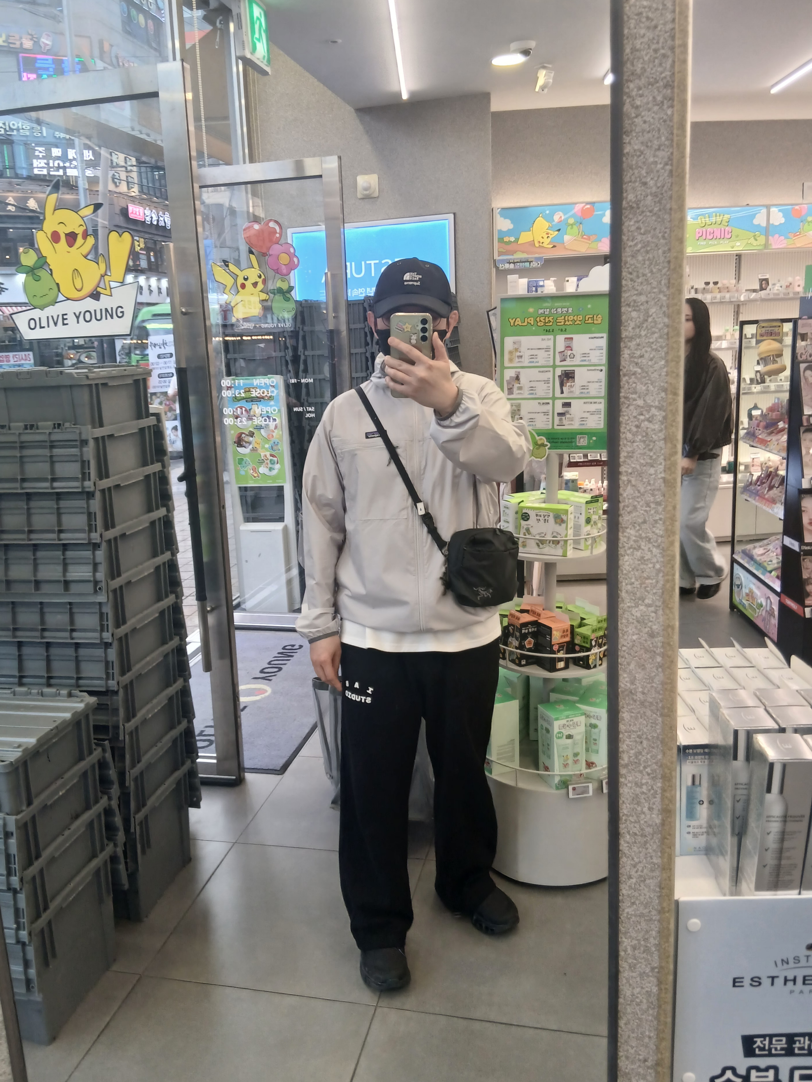 IAB Studio IAB Sweatpants Black, Supreme x The North Face Split 6-Panel Black - 24SS 착용 스타일 - 6