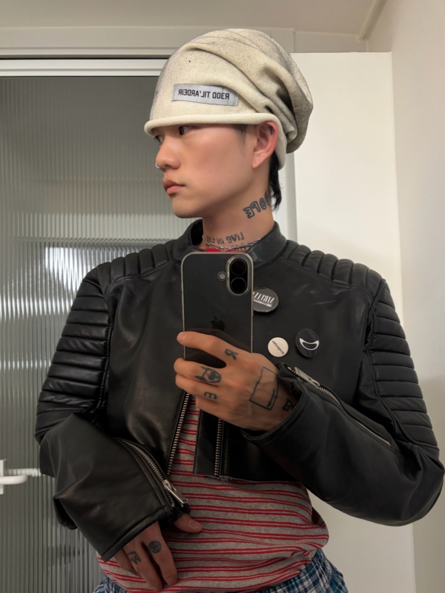 ROARINGRAD Dirty Knit Beanie Ivory 착용 스타일 - 1