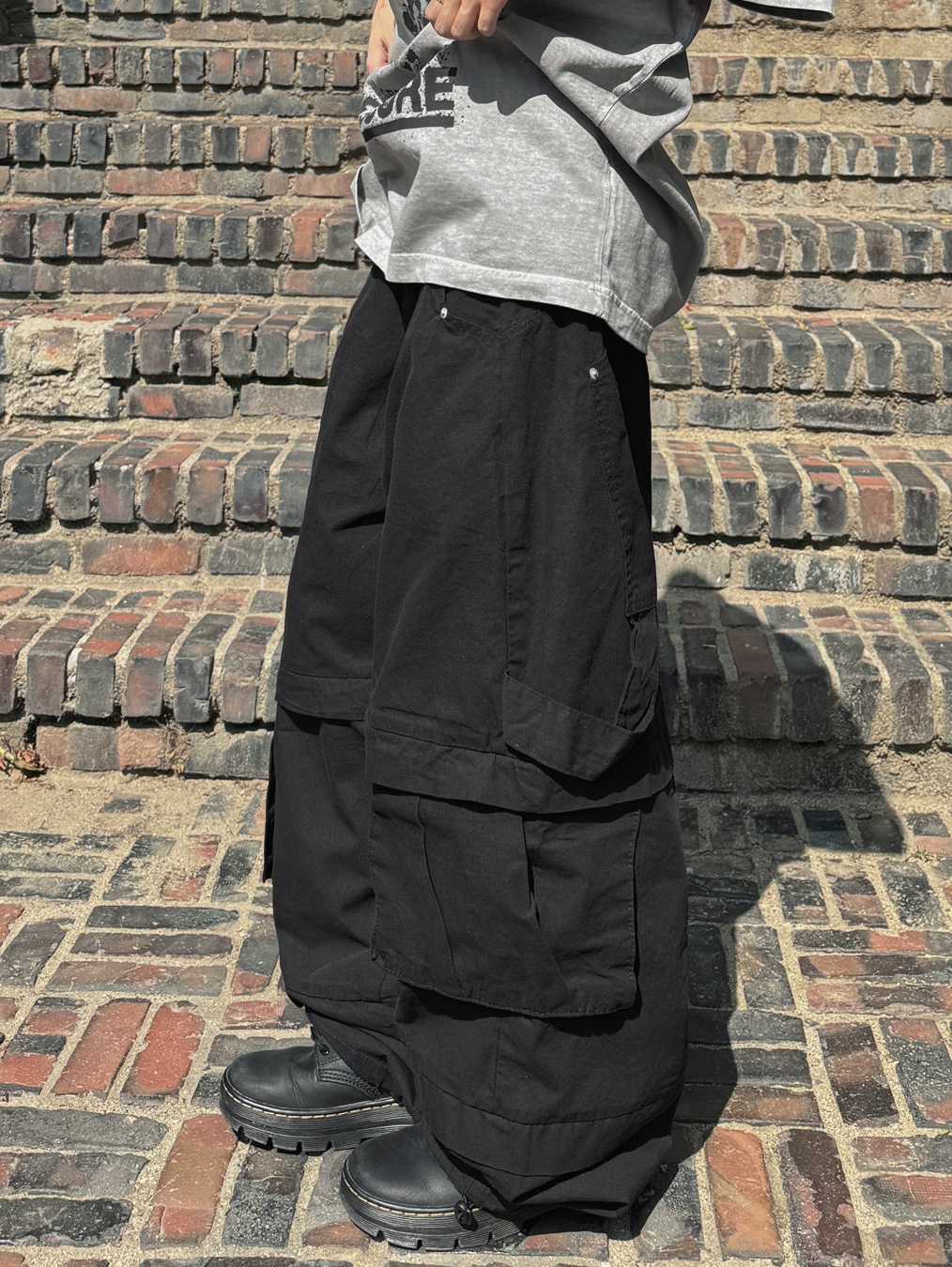Dr. Martens Reeder Wyoming Leather Utility Shoes Black, Arc'teryx Gore 5 Panel Cap Black 착용 스타일 - 5