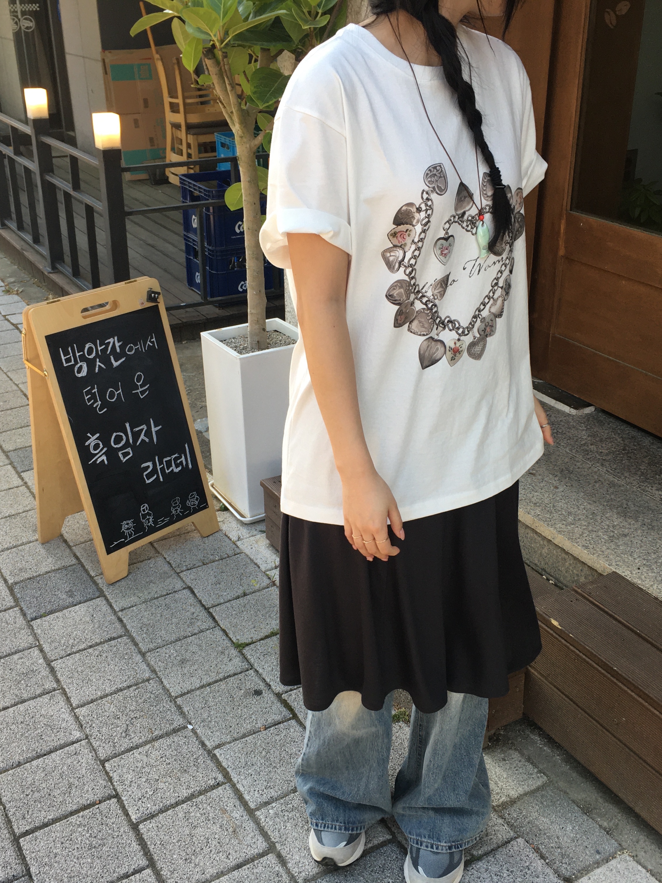 MILLO WOMEN Vintage Pendant T-Shirts Ivory 착용 스타일 - 6
