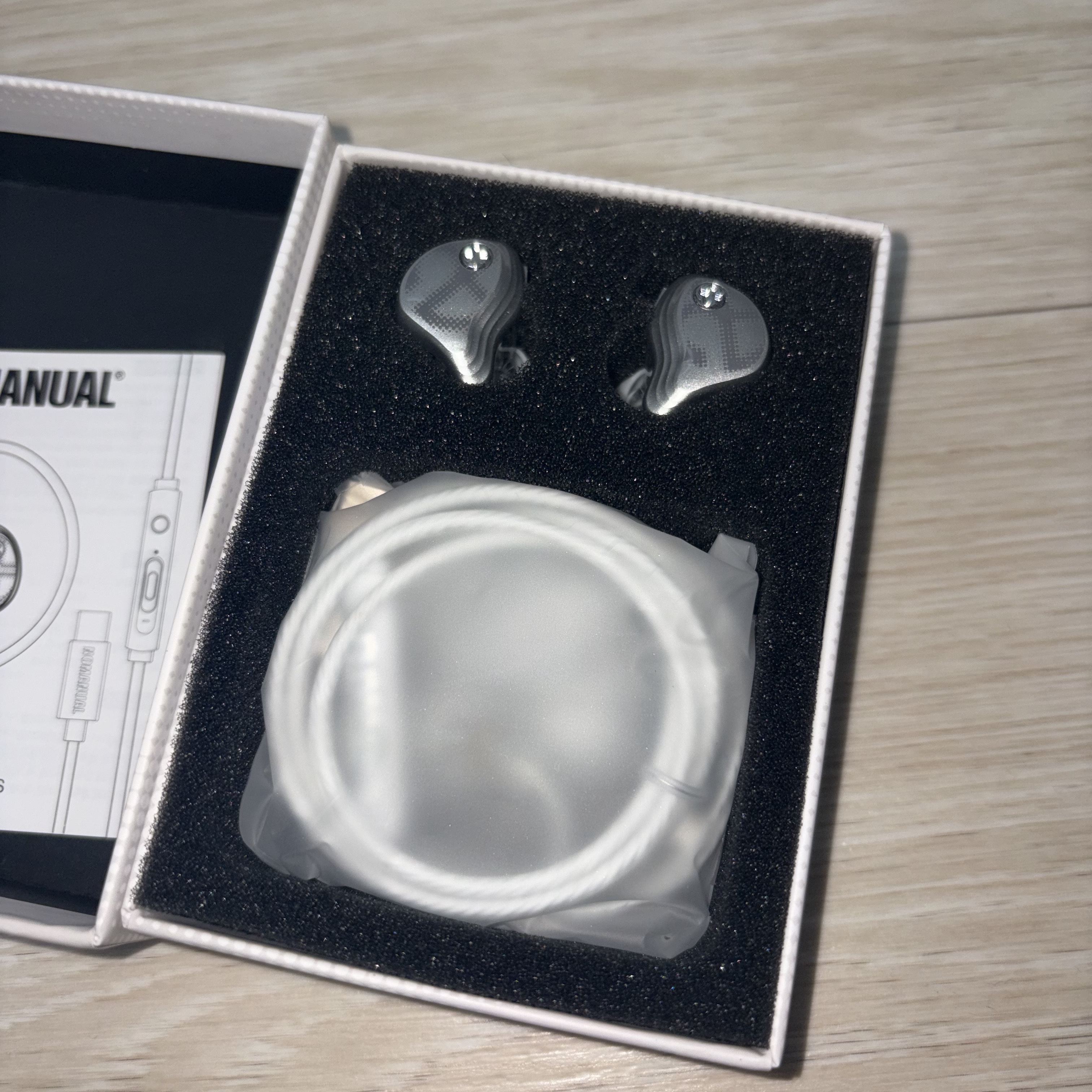 NOMANUAL In-Ear Headphones 착용 스타일 - 2