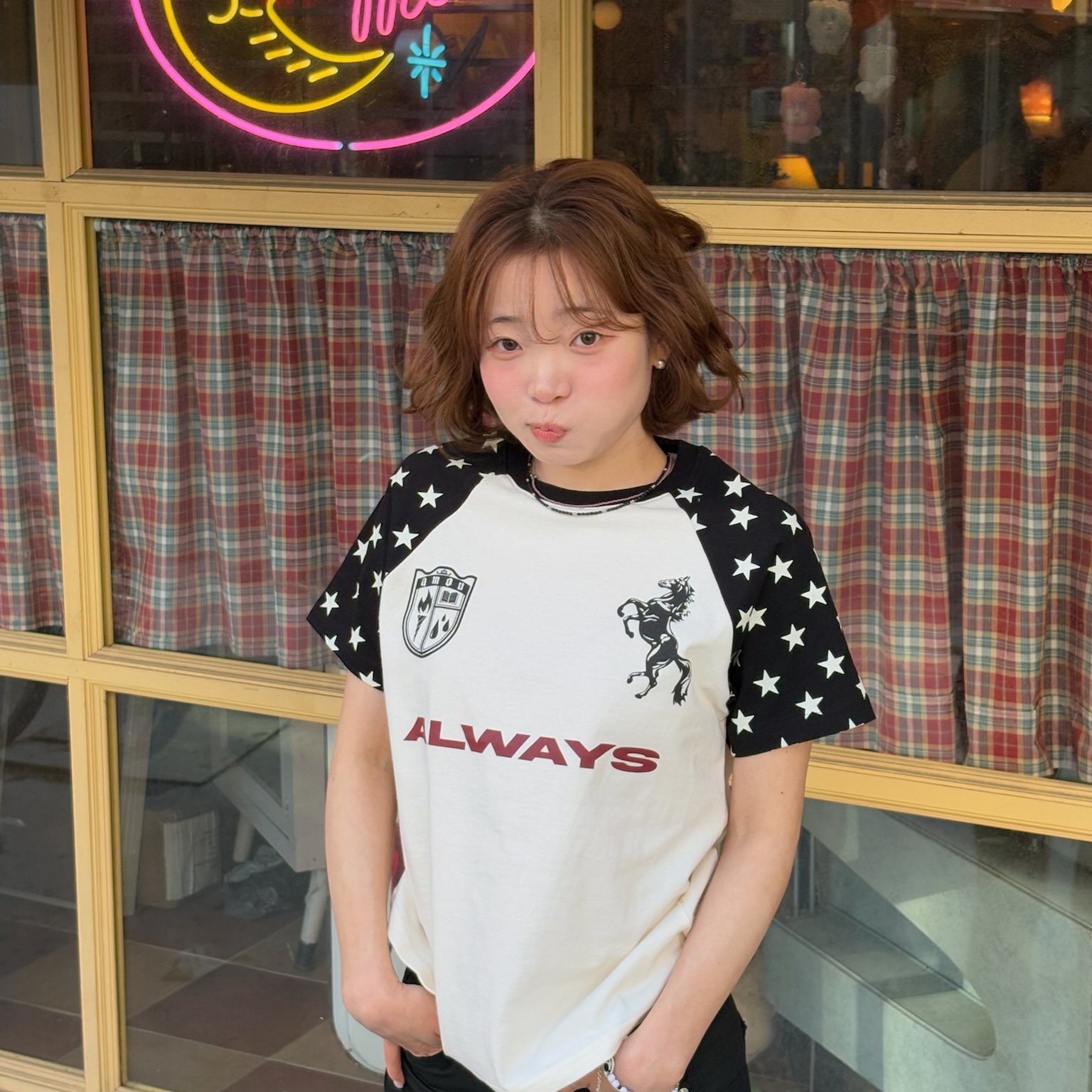 AMOU Always Star Reglan T-Shirts Black, AMOU Always Star Reglan T-Shirts Blue 착용 스타일 - 1
