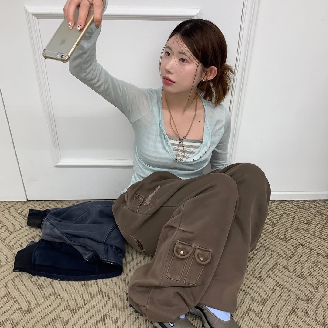 MAINBOOTH Nomad Sweat Pants BROWN 착용 스타일 - 1