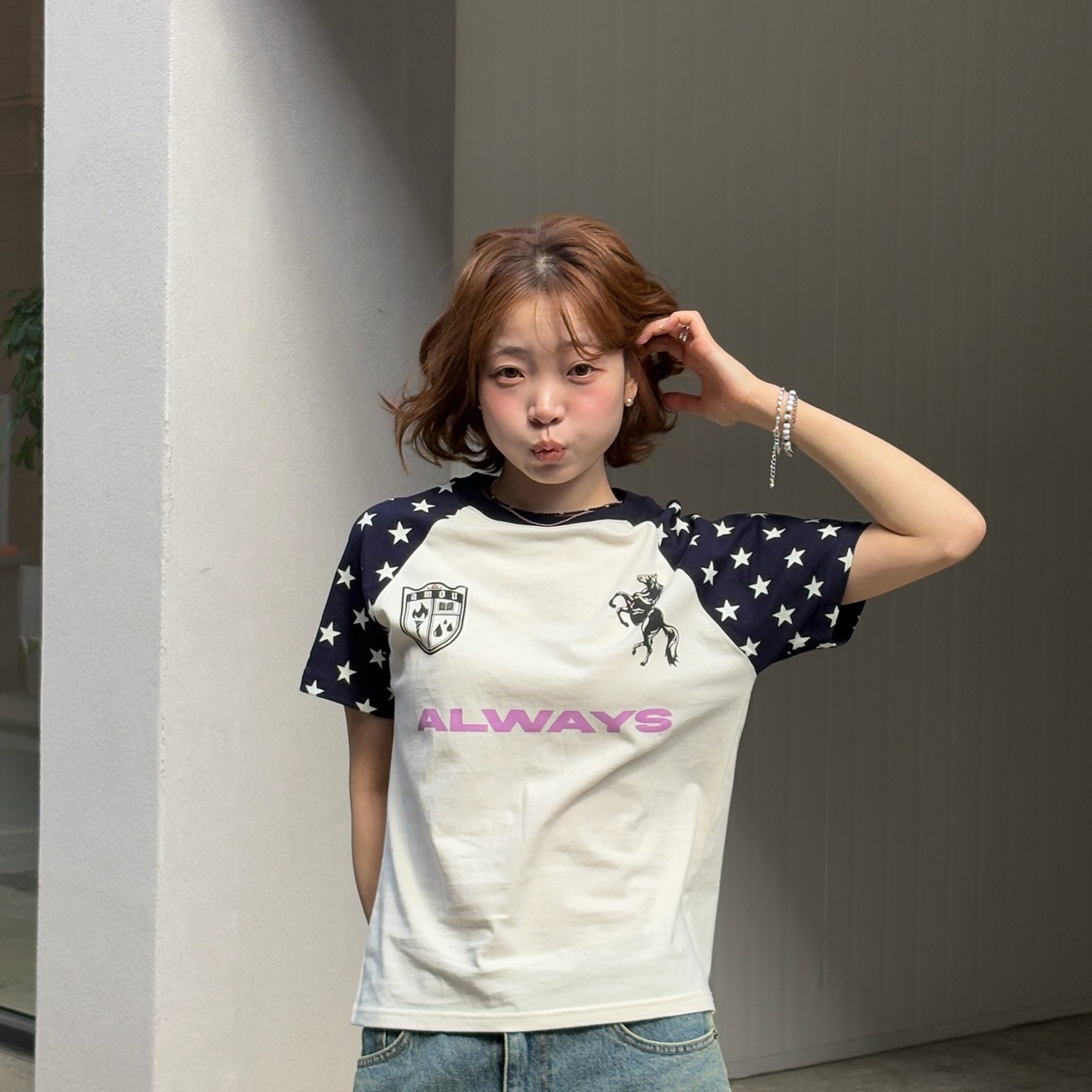 AMOU Always Star Reglan T-Shirts Blue, AMOU Always Star Reglan T-Shirts Black 착용 스타일 - 1