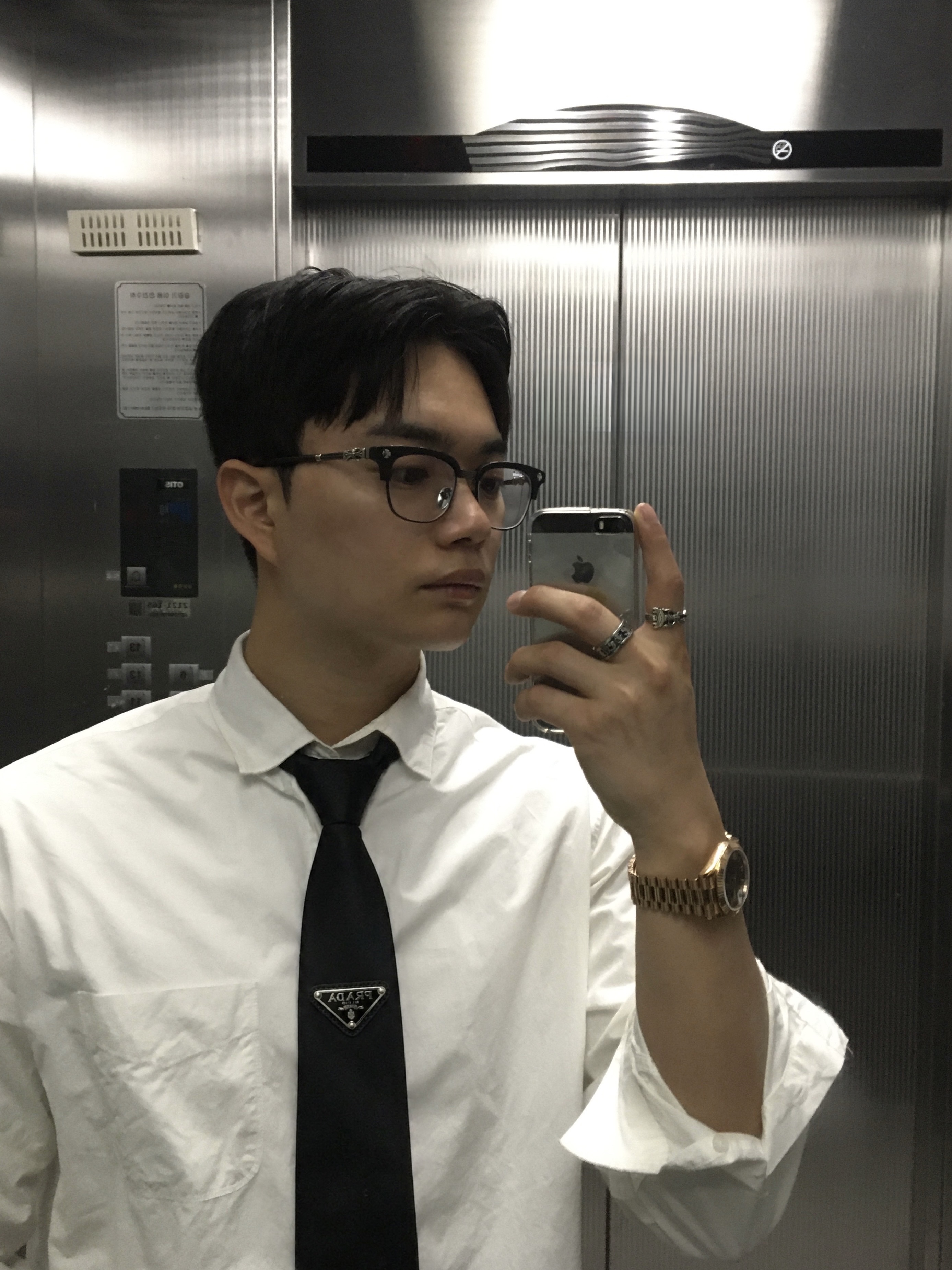Prada Re-Nylon Gabardine Tie Black 착용 스타일