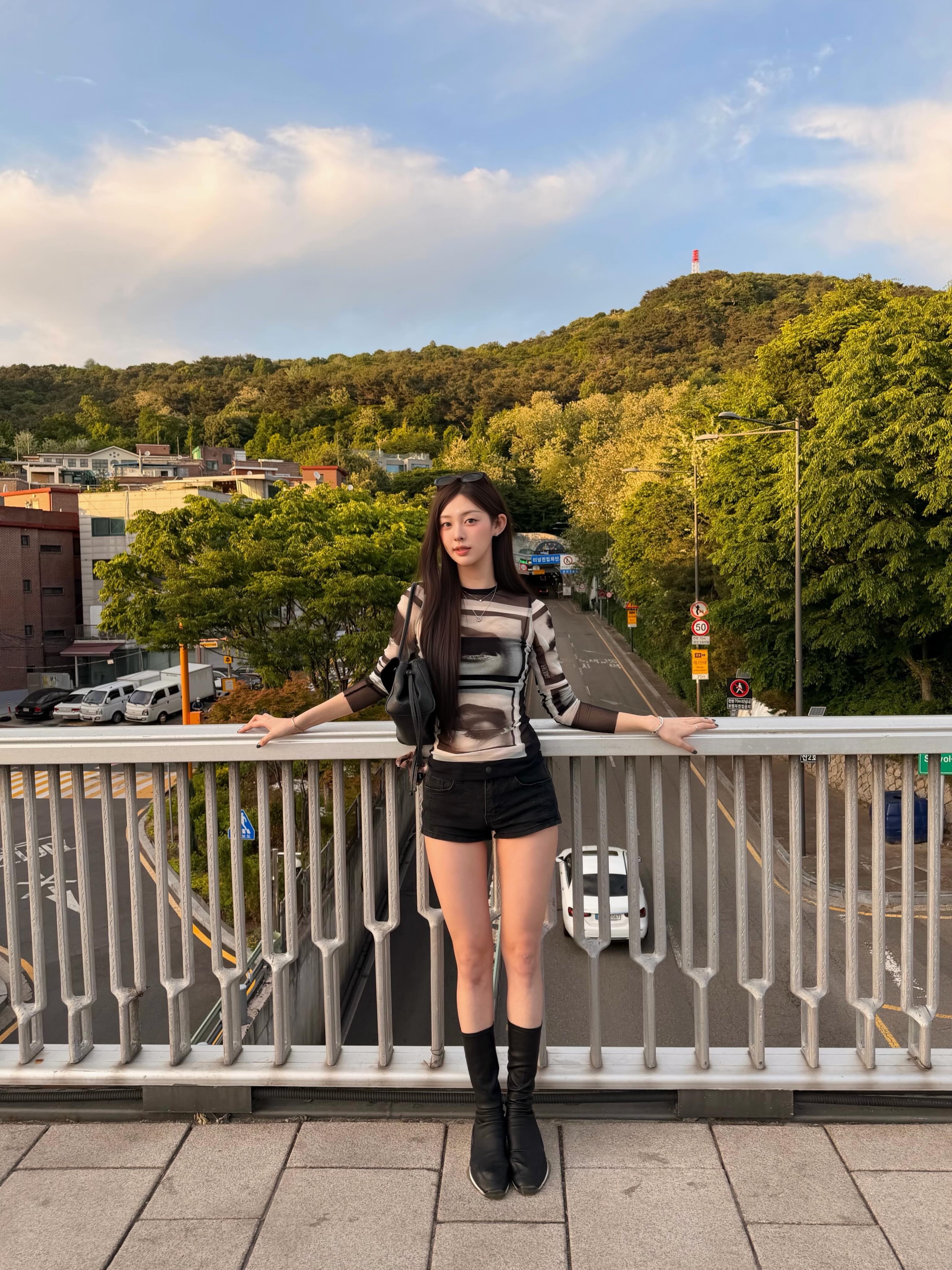 Jean Paul Gaultier Women Re-Edition : Mesh Longsleeve Top Printed "Eyes" And "Lips" Grey - 26SS 착용 스타일 - 1