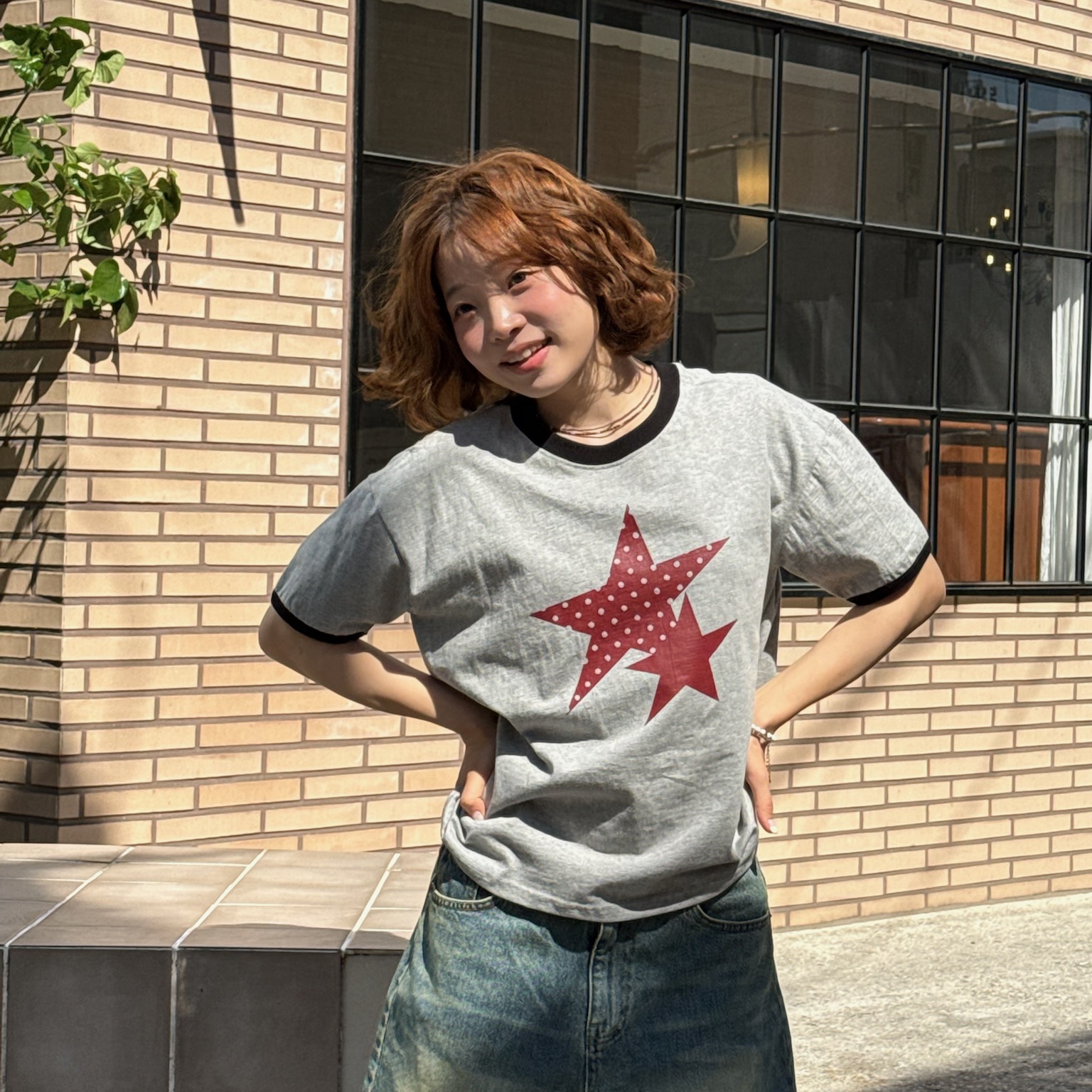 AMOU Two Star Ringer T-Shirts Gray, AMOU Two Star Ringer T-Shirts Red 착용 스타일 - 5