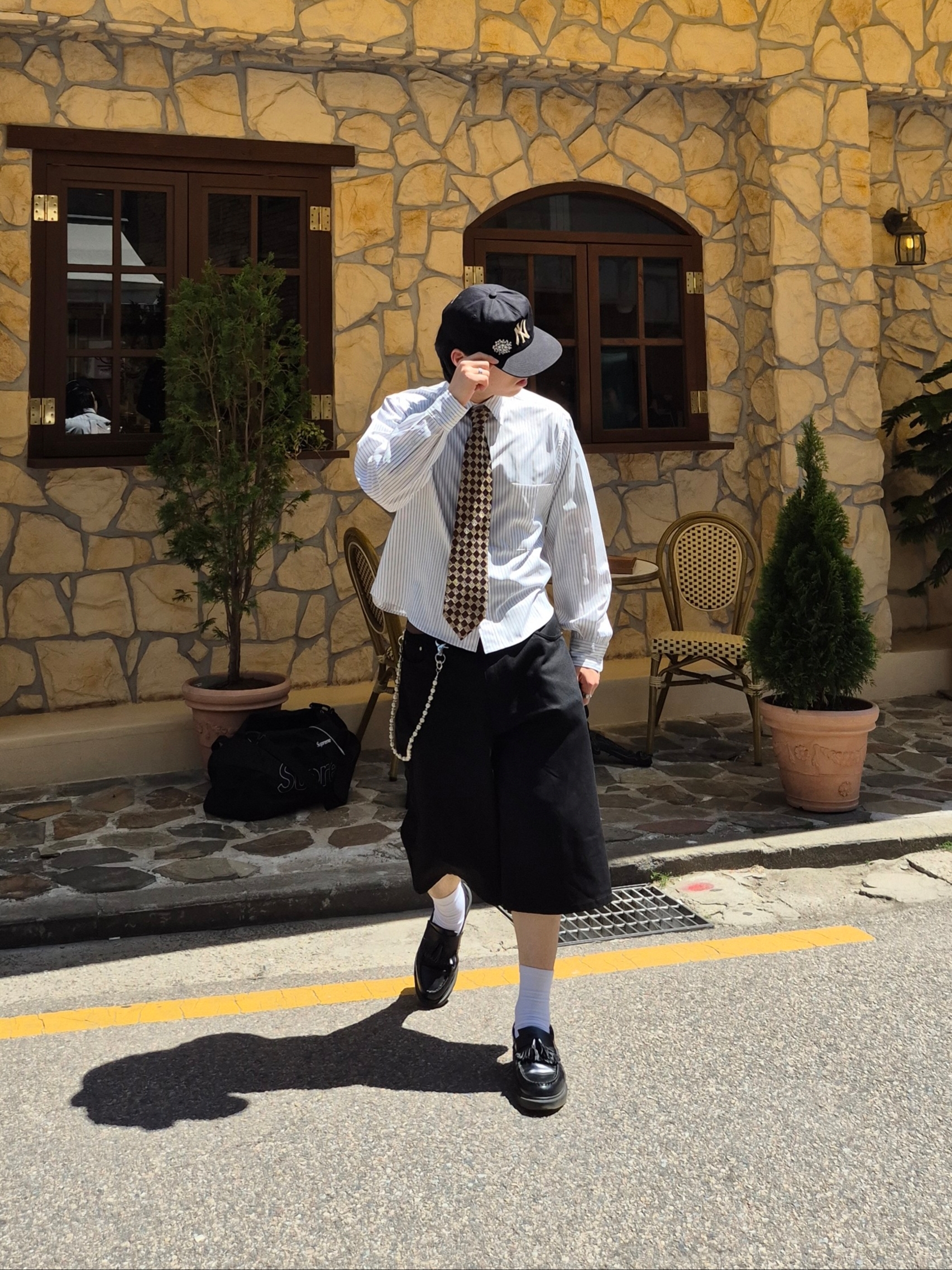 Dr. Martens Adrian Smooth Black ์ฐฉ์ฉ ์คํ์ผ - 2
