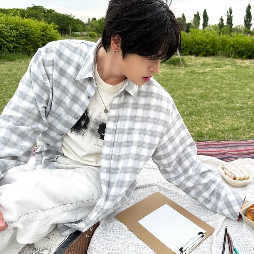 Undermycar MU.138 Circle Logo Basic Long Sleeve Check Shirts Light Gray 착용 스타일 - 2