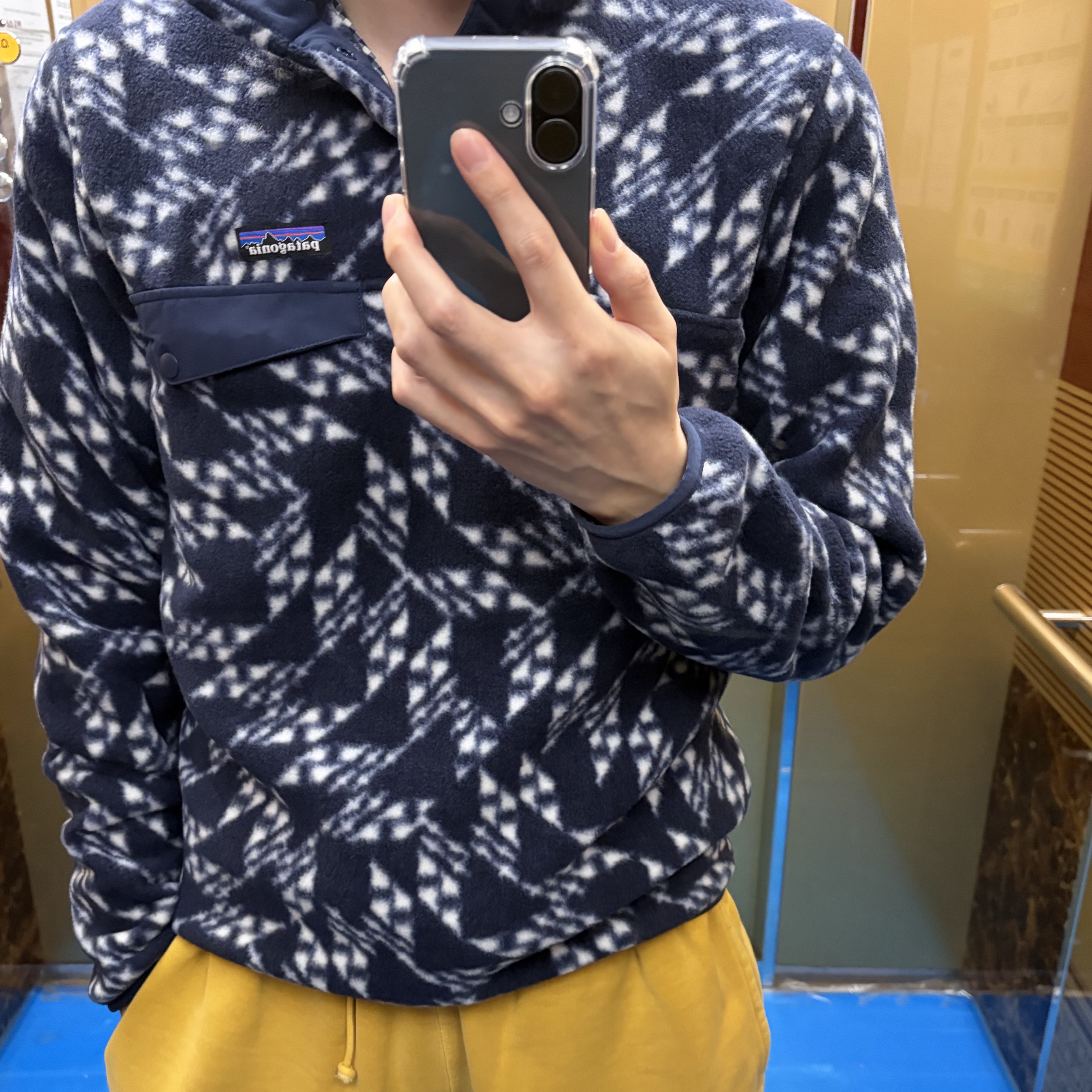 [2PACK] bebecase Drop-Tested Clear Soft Case, Balenciaga Basketball Sweat Shorts Deep Purple Yellow 착용 스타일