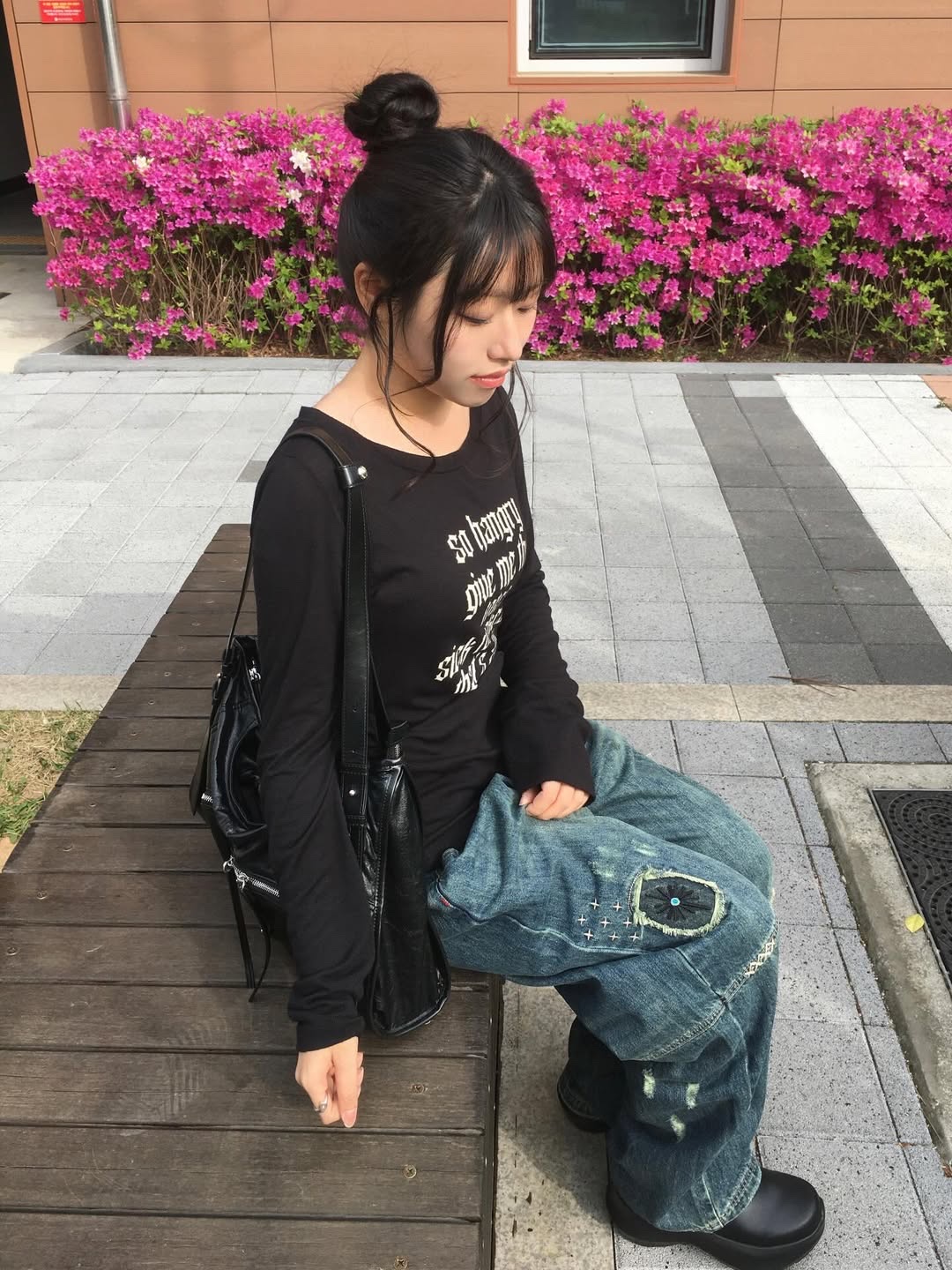 MAINBOOTH Repaired Denim Pants BLUE 착용 스타일 - 3