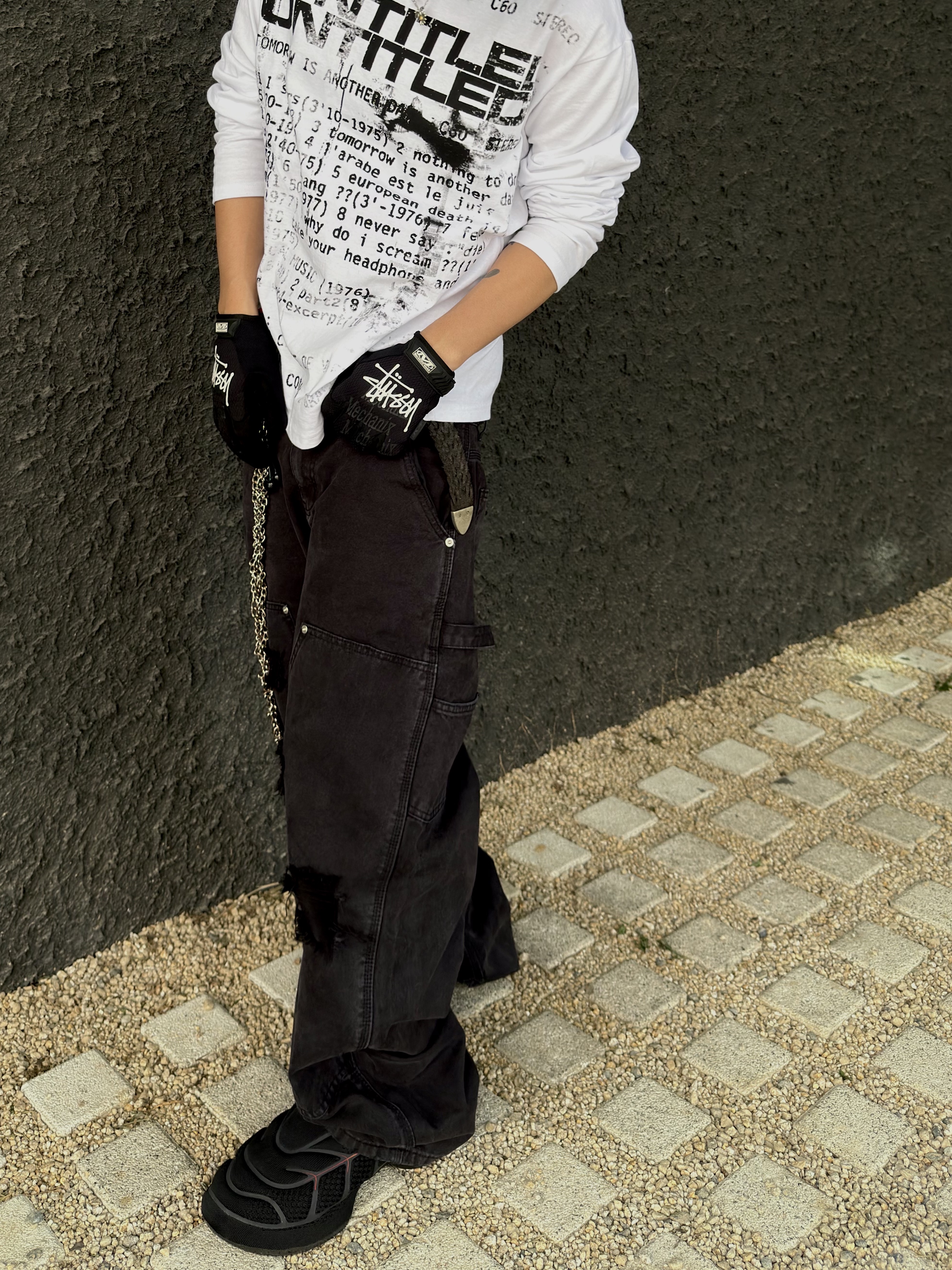 Stussy Mechanix Gloves Black, Givenchy TK-360+ Sneakers in Mesh Black 착용 스타일 - 3