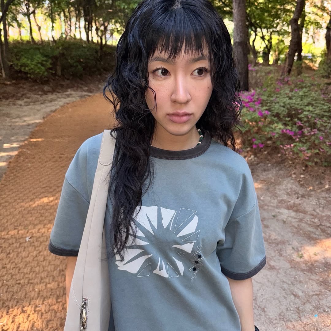 MAINBOOTH Sun Trace T-shirt TEAL Green 착용 스타일 - 5