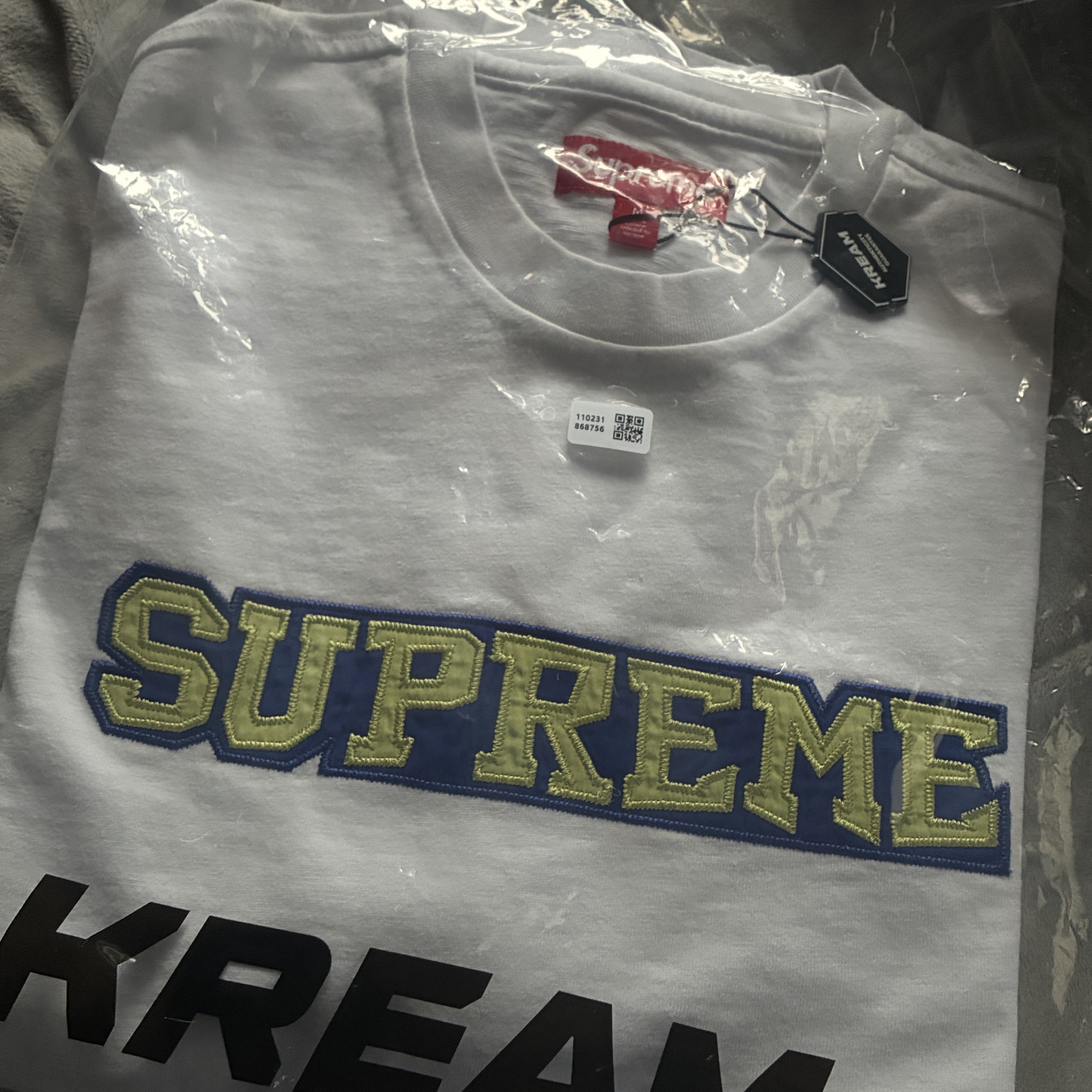 Supreme Satin Applique S/S Top White - 25SS 착용 스타일