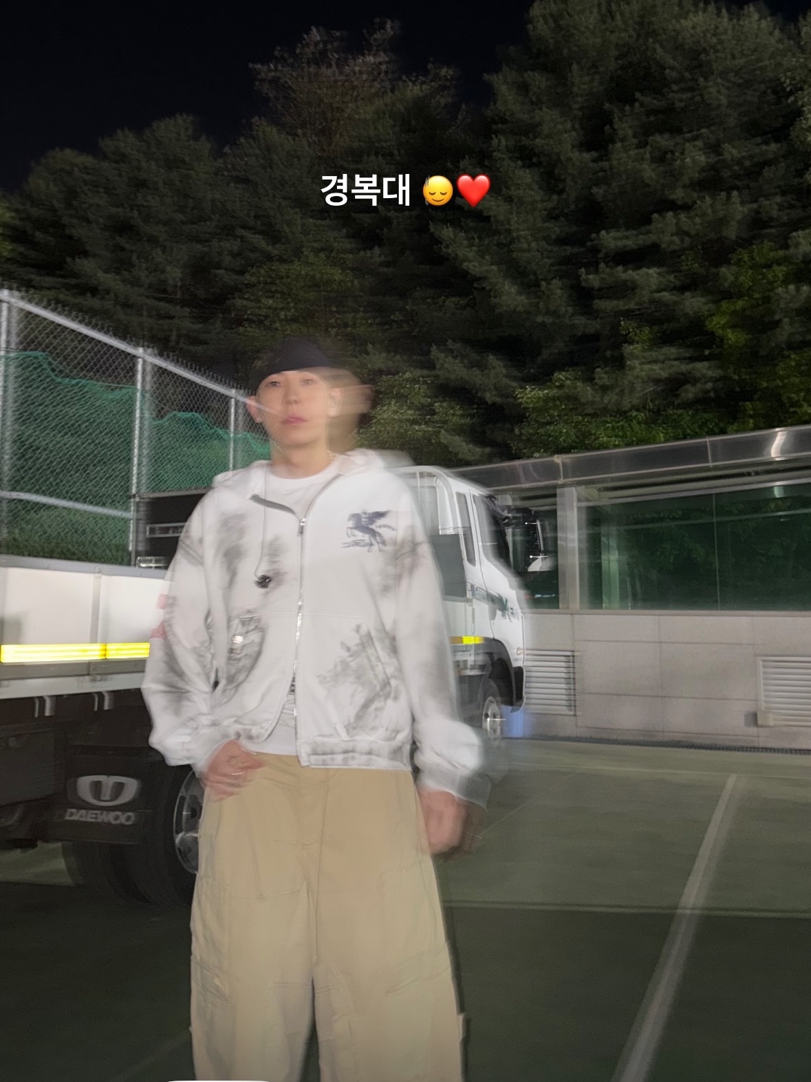 [트리플적립] PACOSPLY Dirty Falling Angel Zip Up Hoodie Dirty White 착용 스타일
