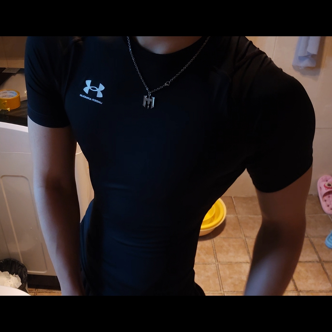 Under Armour HeatGear Short Sleeve Black White 착용 스타일