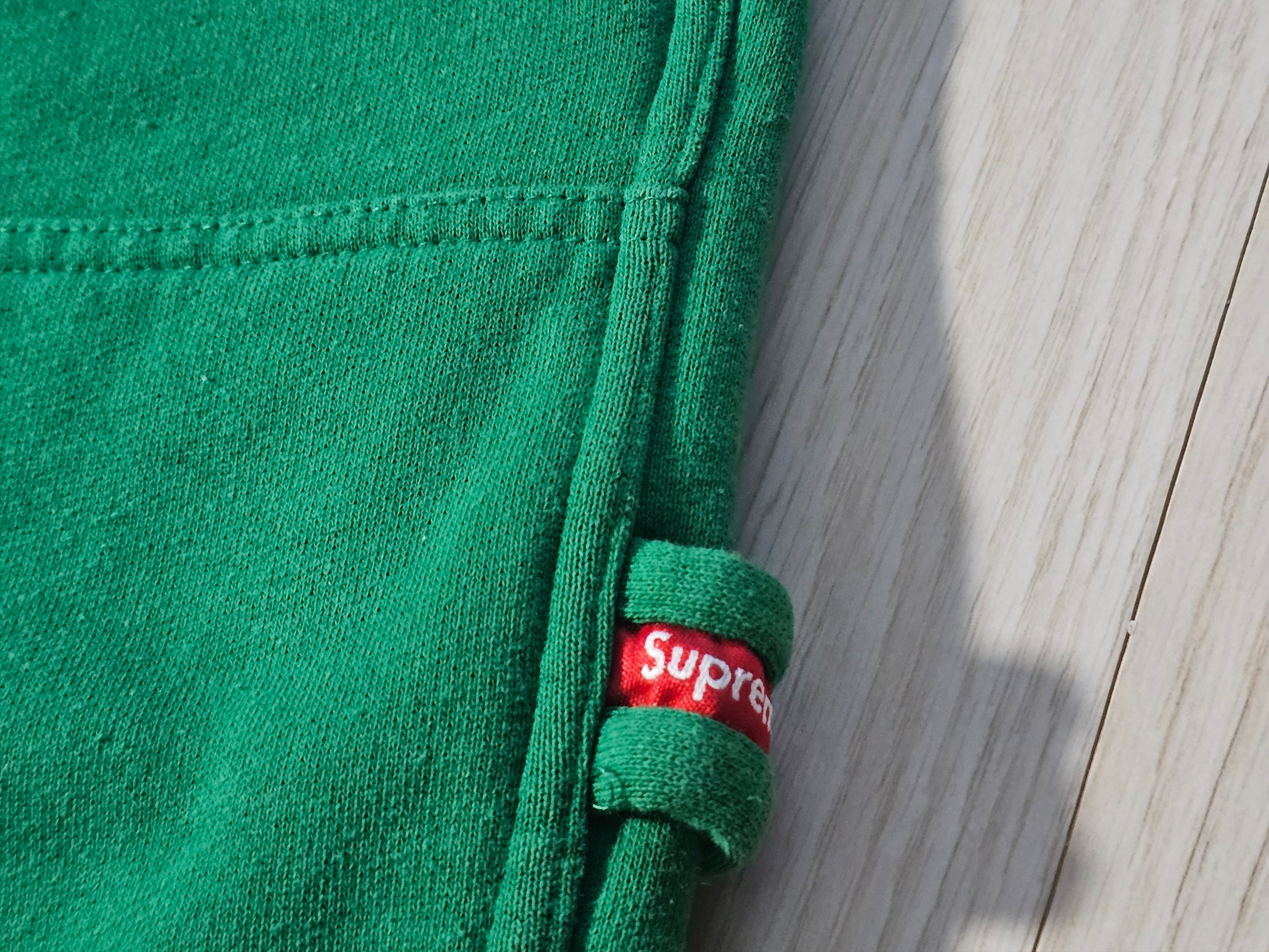 Supreme Double Knee Painter Sweatshort Green - 26SS 착용 스타일