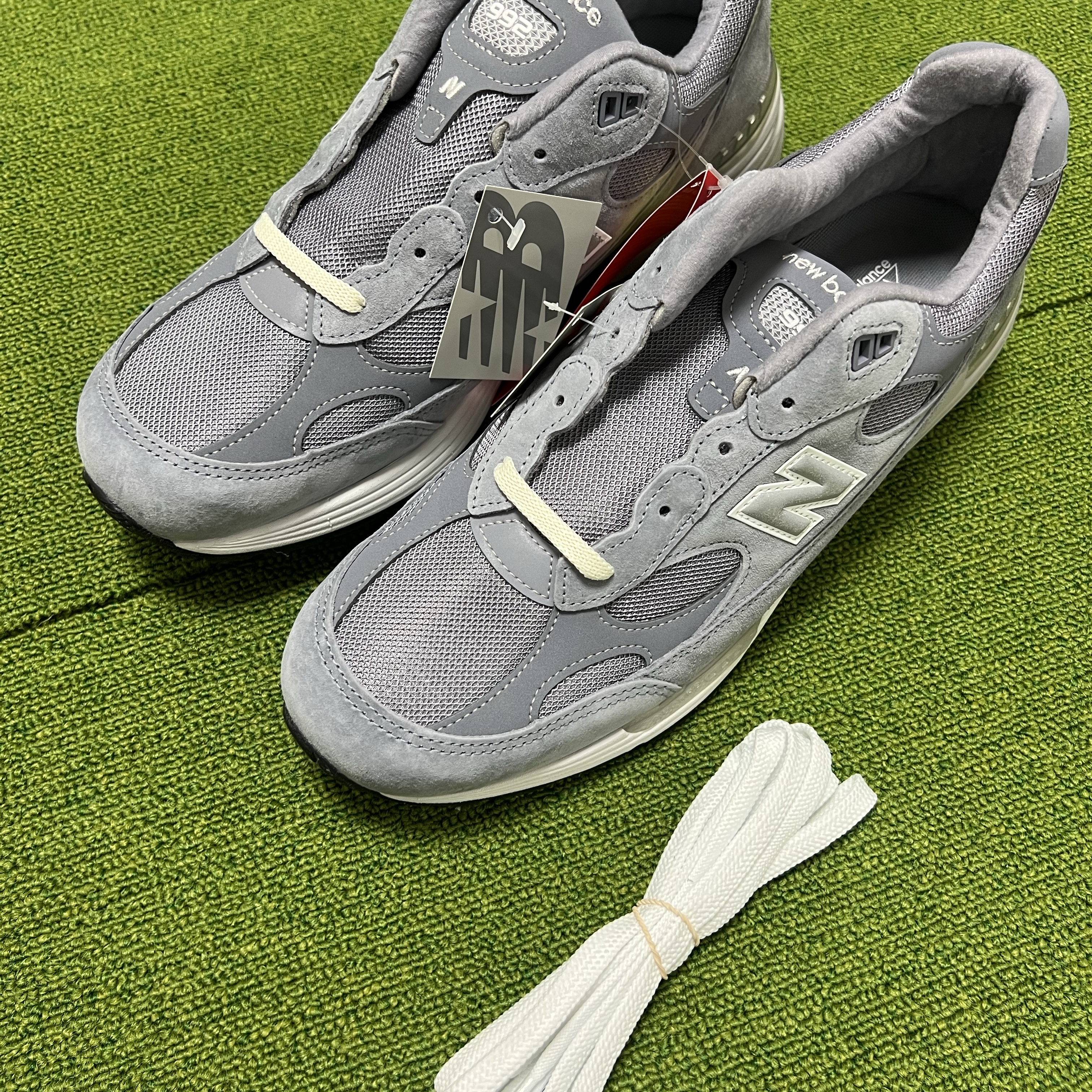 New Balance x Kith 992 Made in USA Argon 착용 스타일 - 5