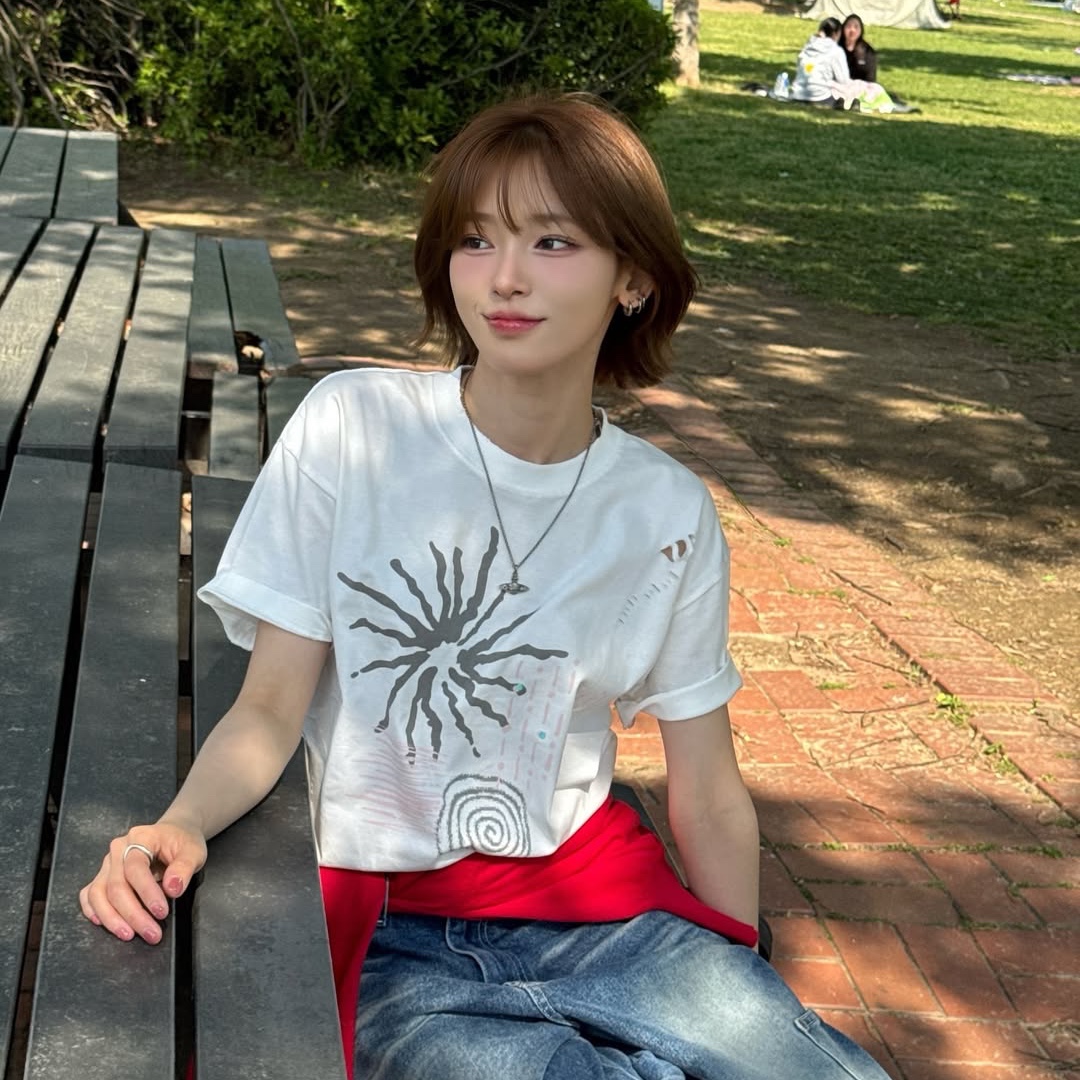 MAINBOOTH Signal T-shirt White 착용 스타일 - 2