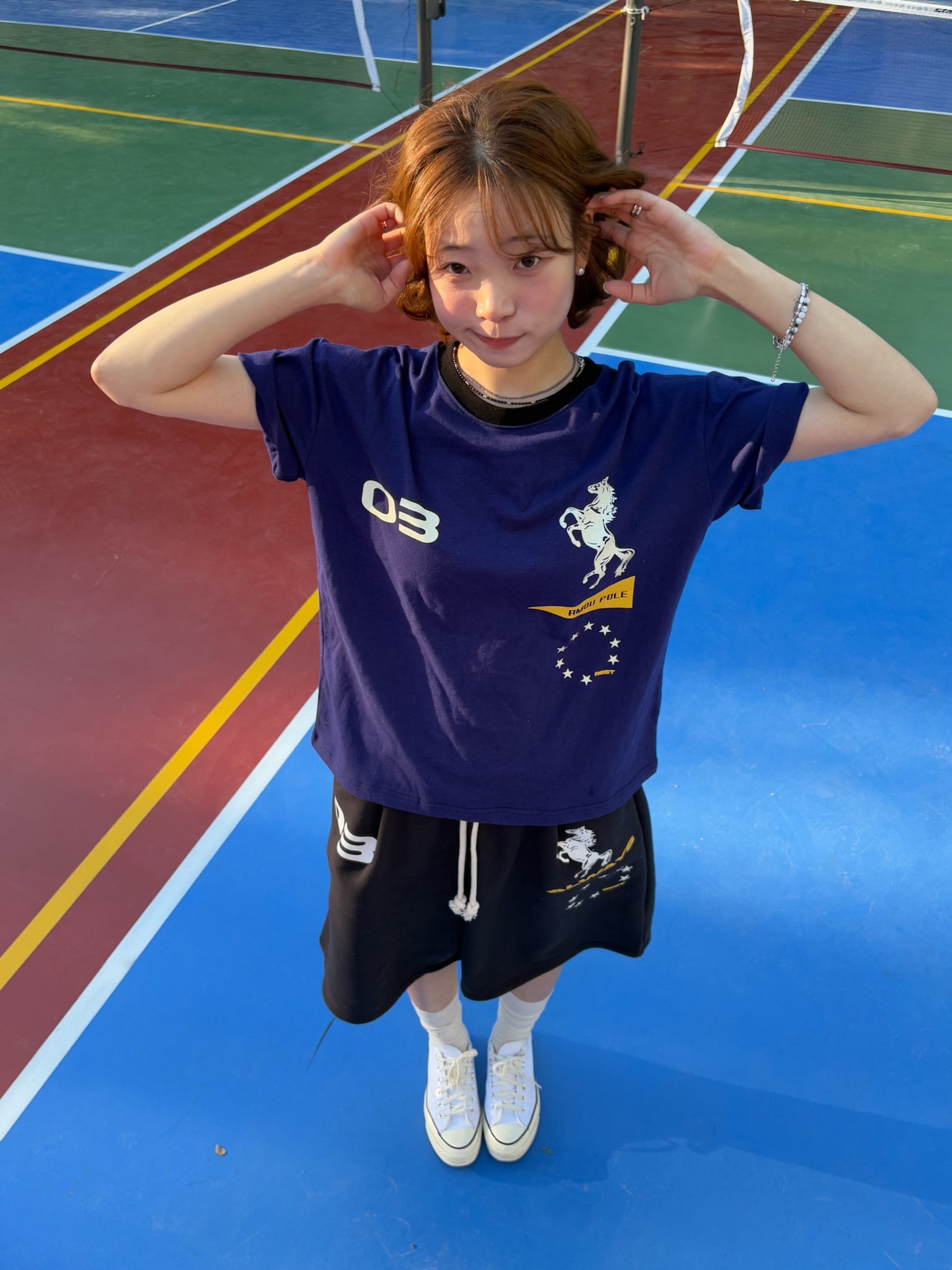 AMOU Sporty Horse Half T-Shirts Purple, AMOU Sporty Horse Half T-Shirts White 착용 스타일 - 2