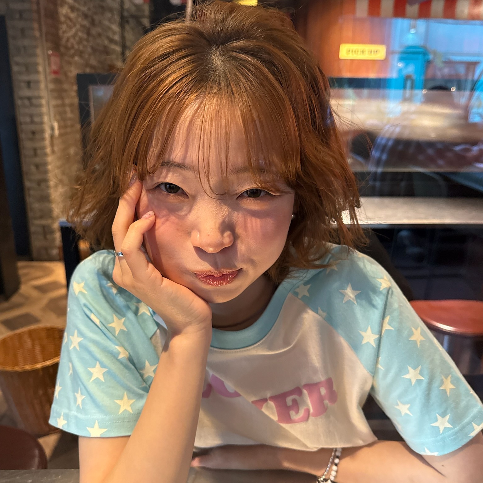 [KREAM 단독] AMOU Lover Reglan T-Shirts Red, [KREAM 단독] AMOU Lover Reglan T-Shirts Sky Blue 착용 스타일 - 1