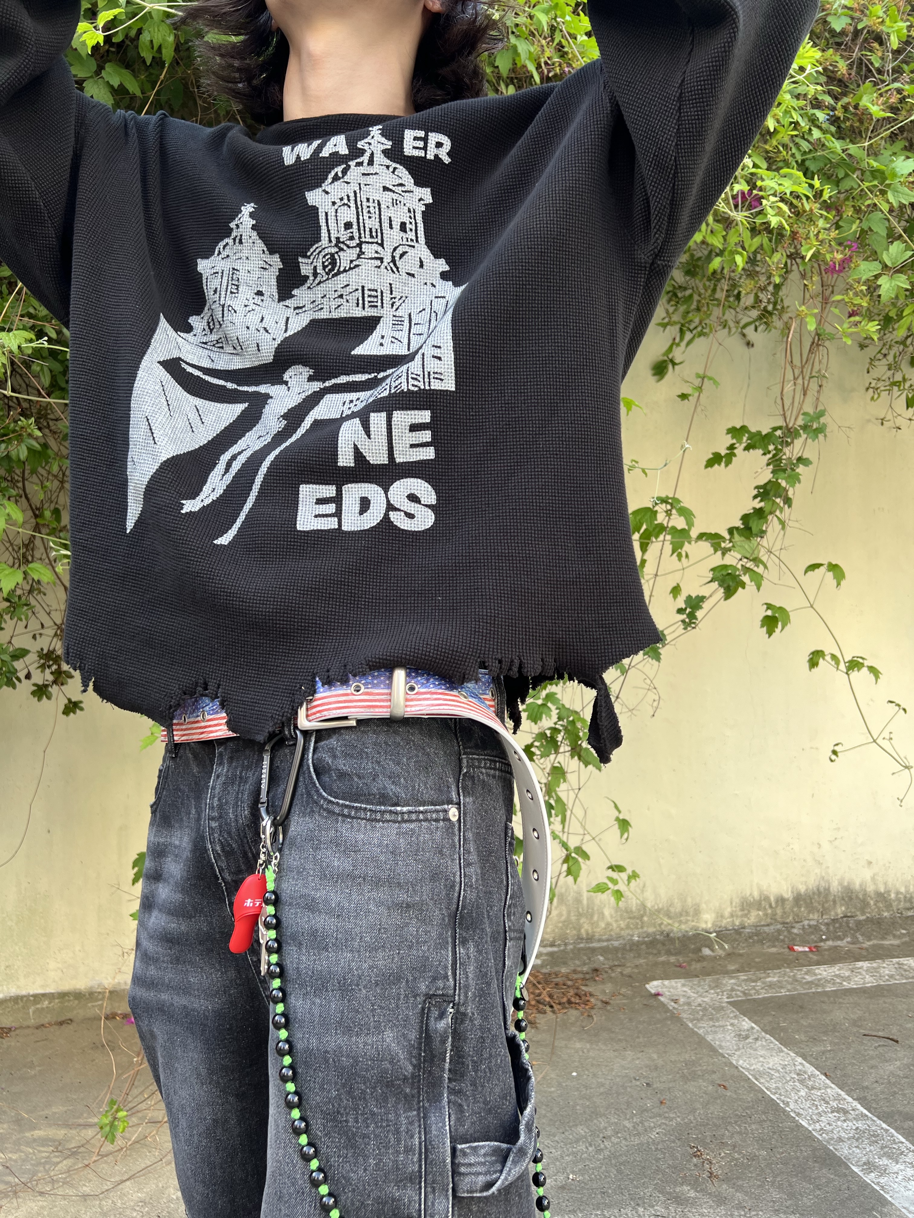 MJD Distressed Waffle Ls Black, ROARINGRAD Carpenter Bermuda Denim Pants Black 착용 스타일 - 2
